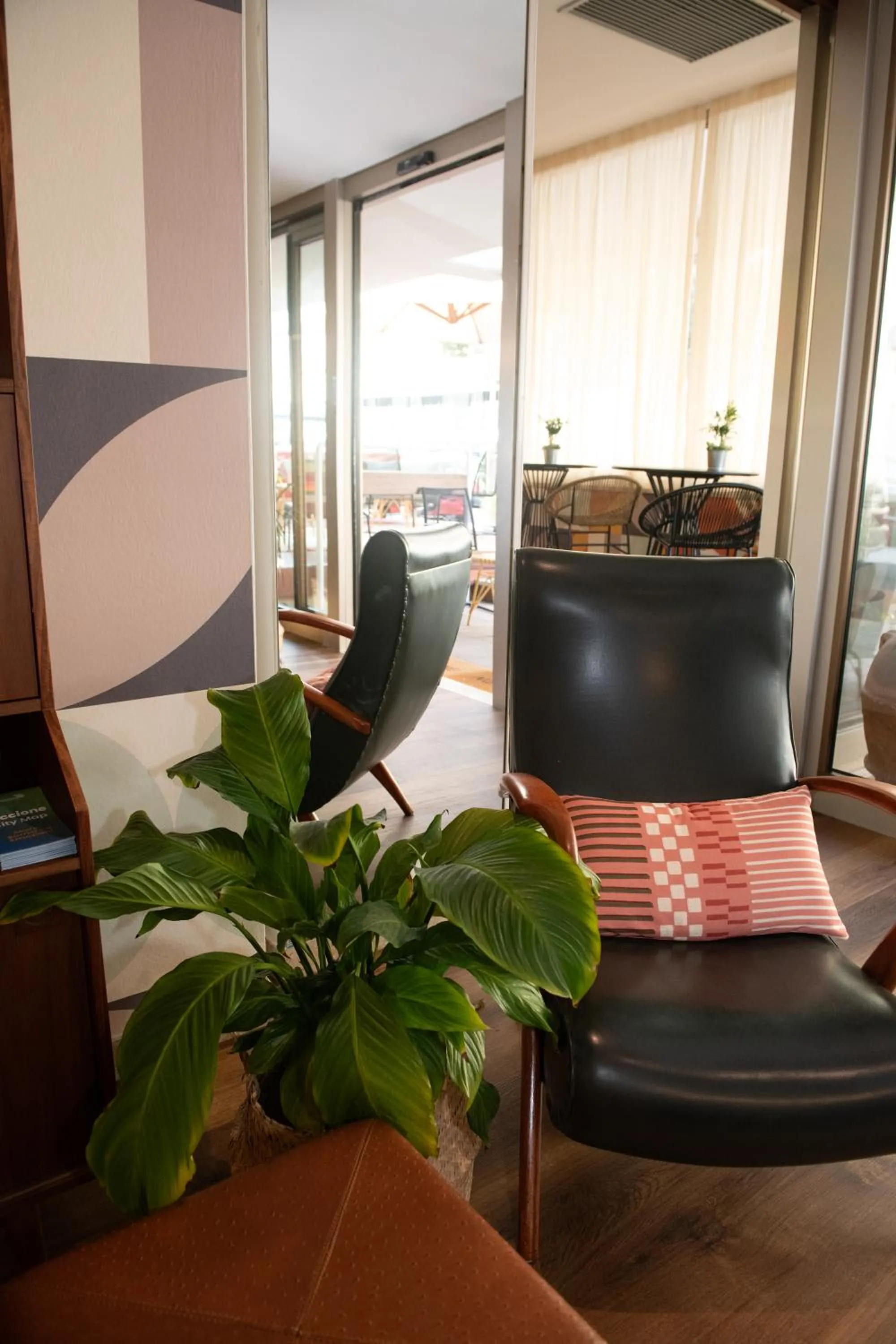 Seating area in Hotel Mirabella