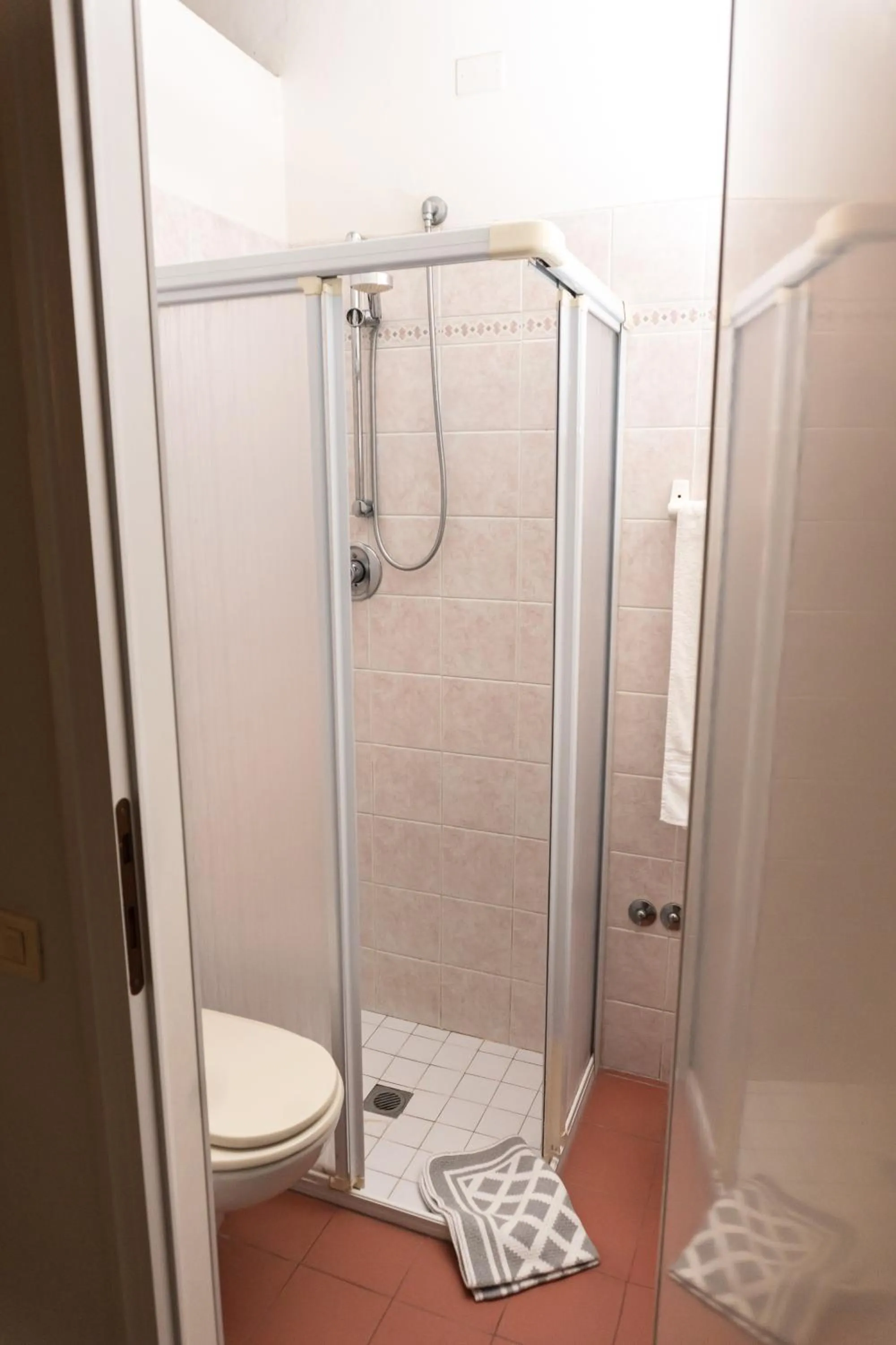 Shower in Hotel Mirabella