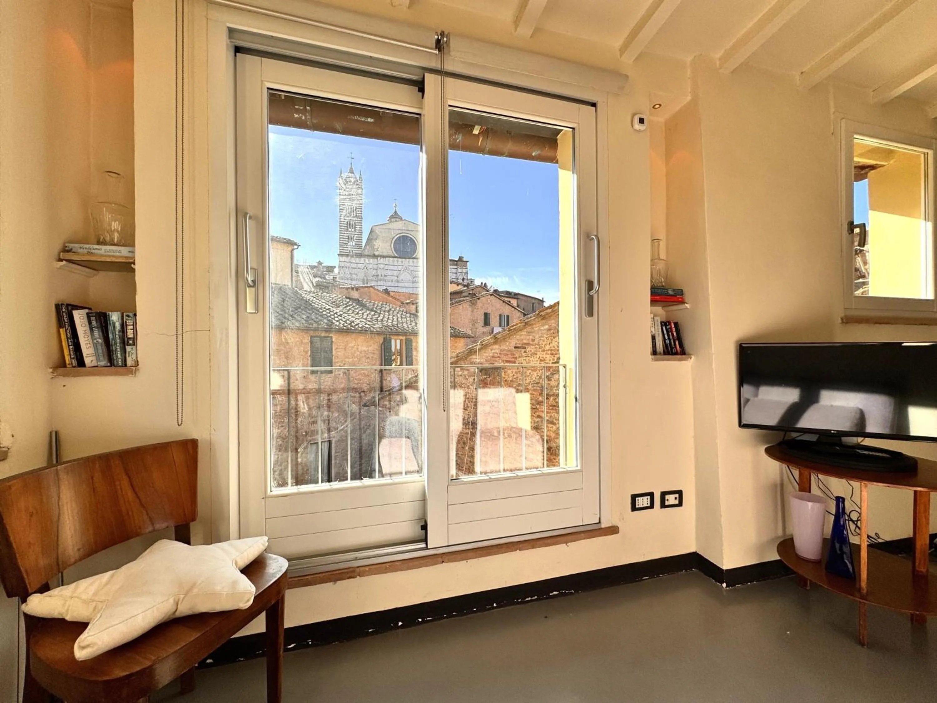 LA COSTARELLA - Central with Cozy Terrace