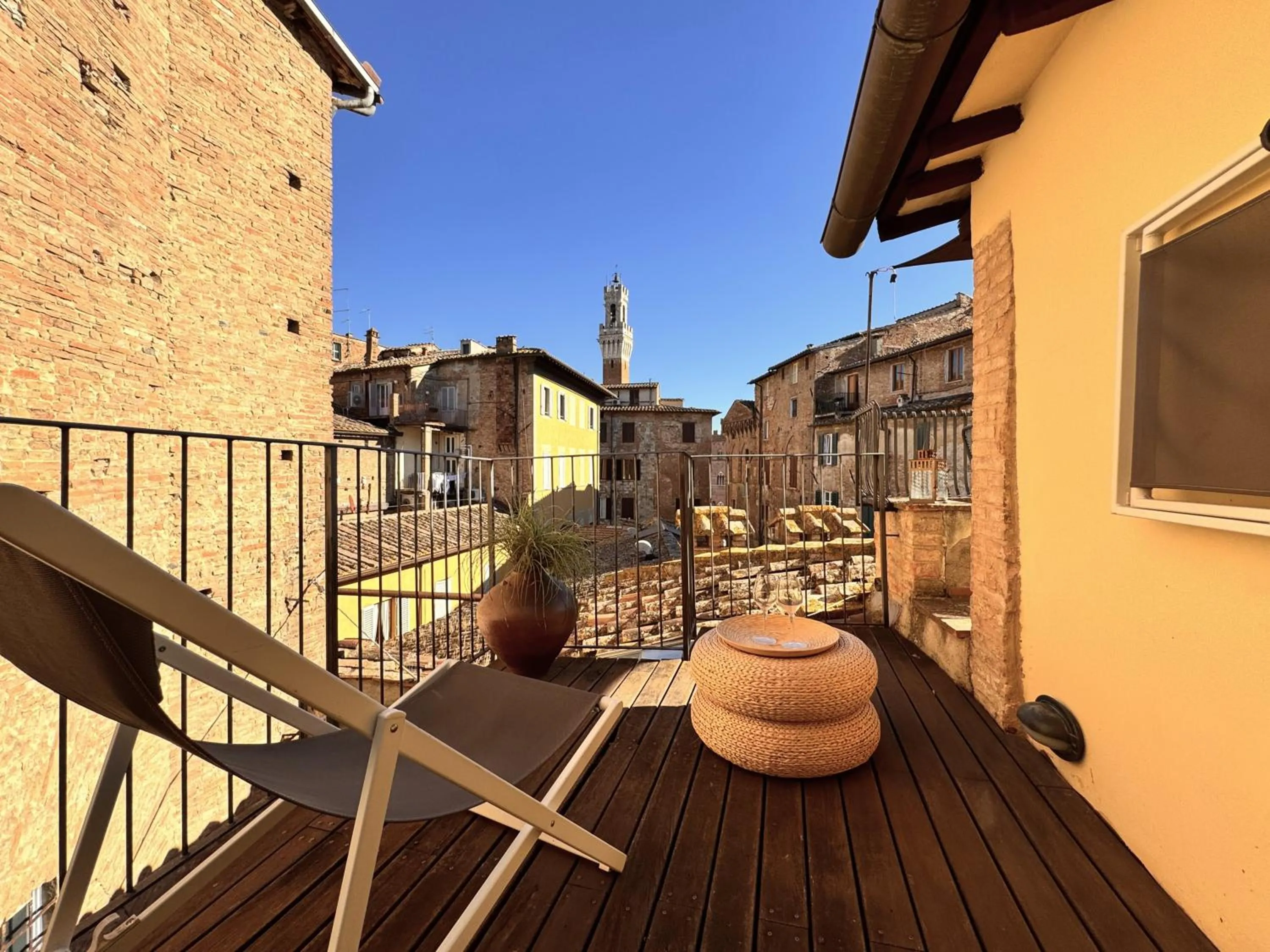 LA COSTARELLA - Central with Cozy Terrace
