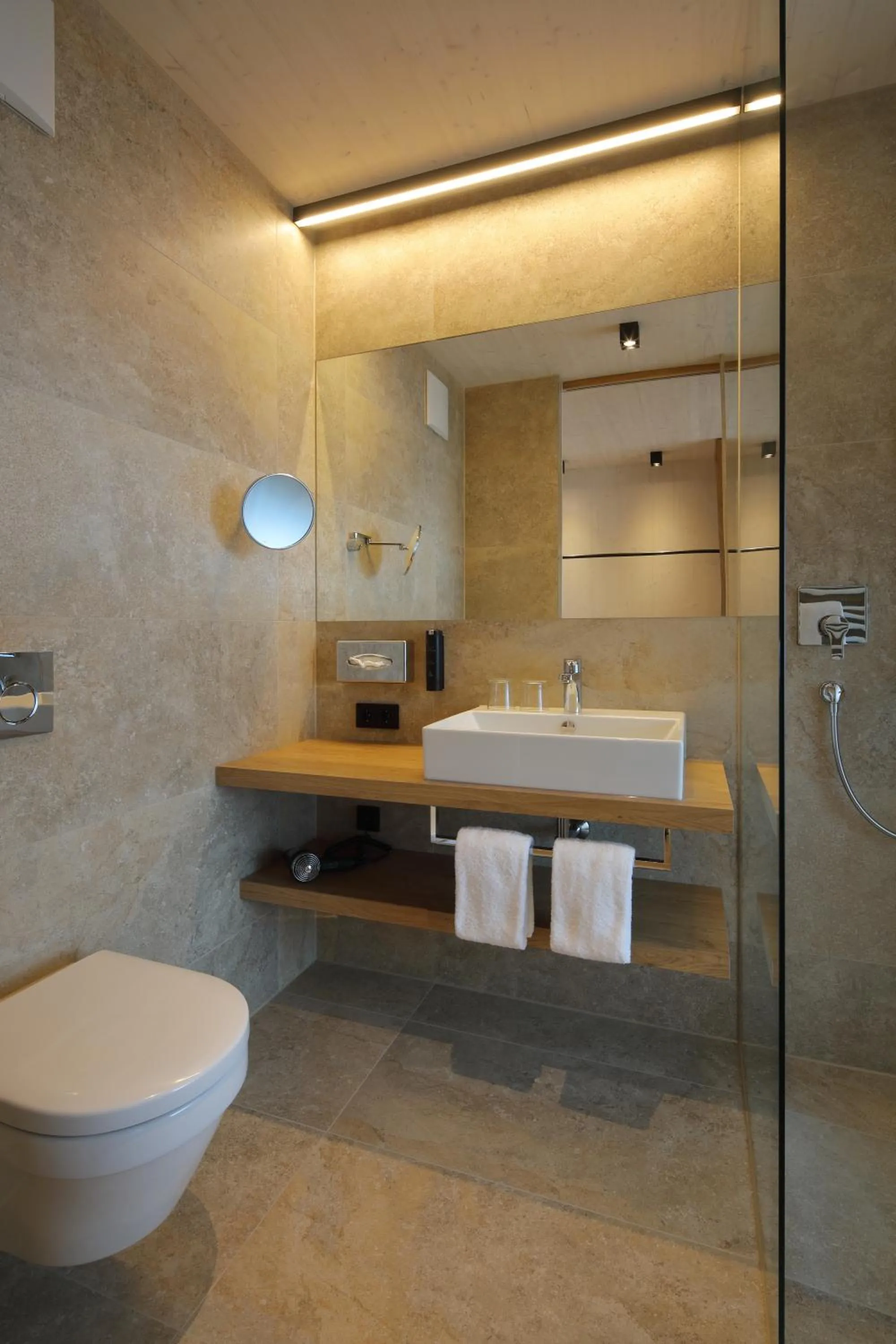 Toilet in 2ND HOME HOTEL