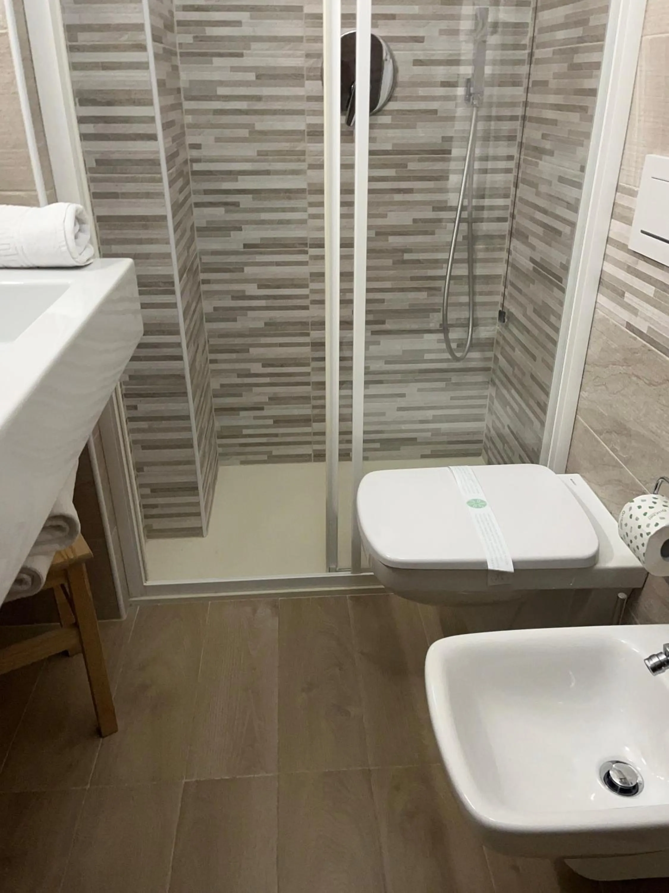 Shower in La Capannina