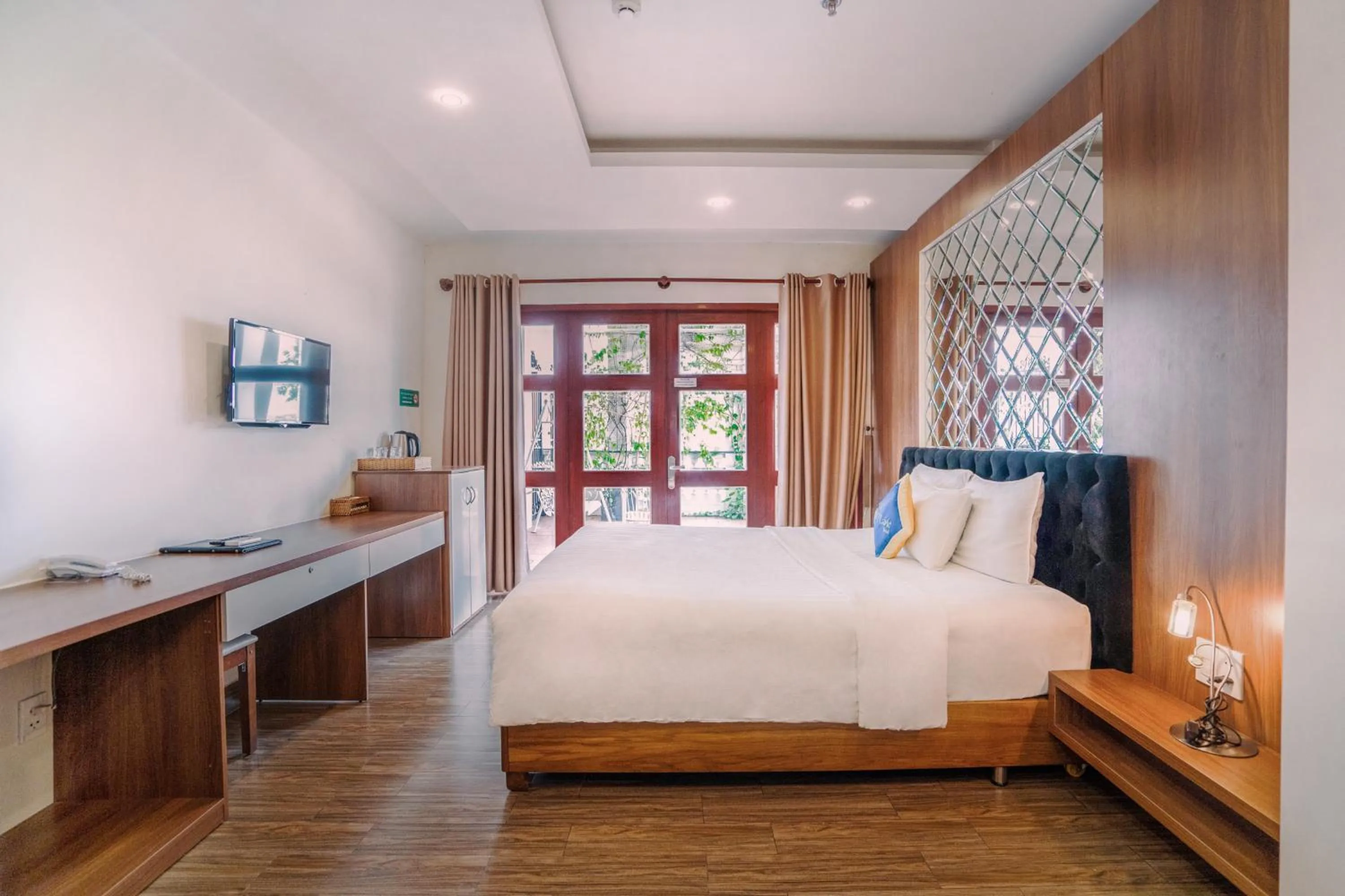 Bed in C'Lavie Hotel - Saigon Airport Hotel