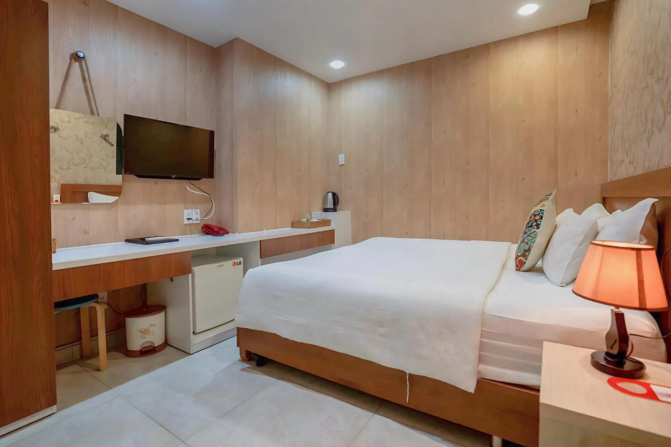 Bed in C'Lavie Hotel - Saigon Airport Hotel