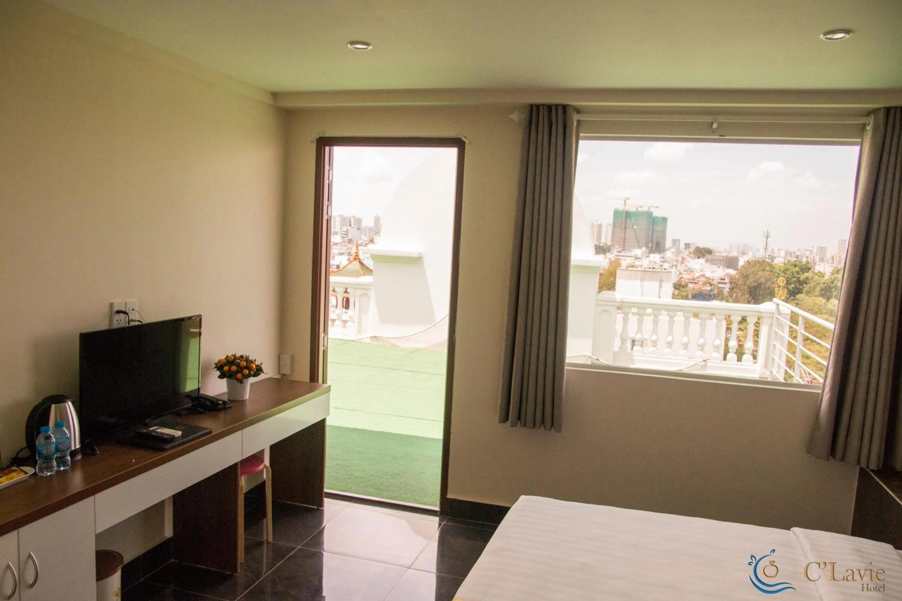 Balcony/Terrace, Bed in C'Lavie Hotel - Saigon Airport Hotel