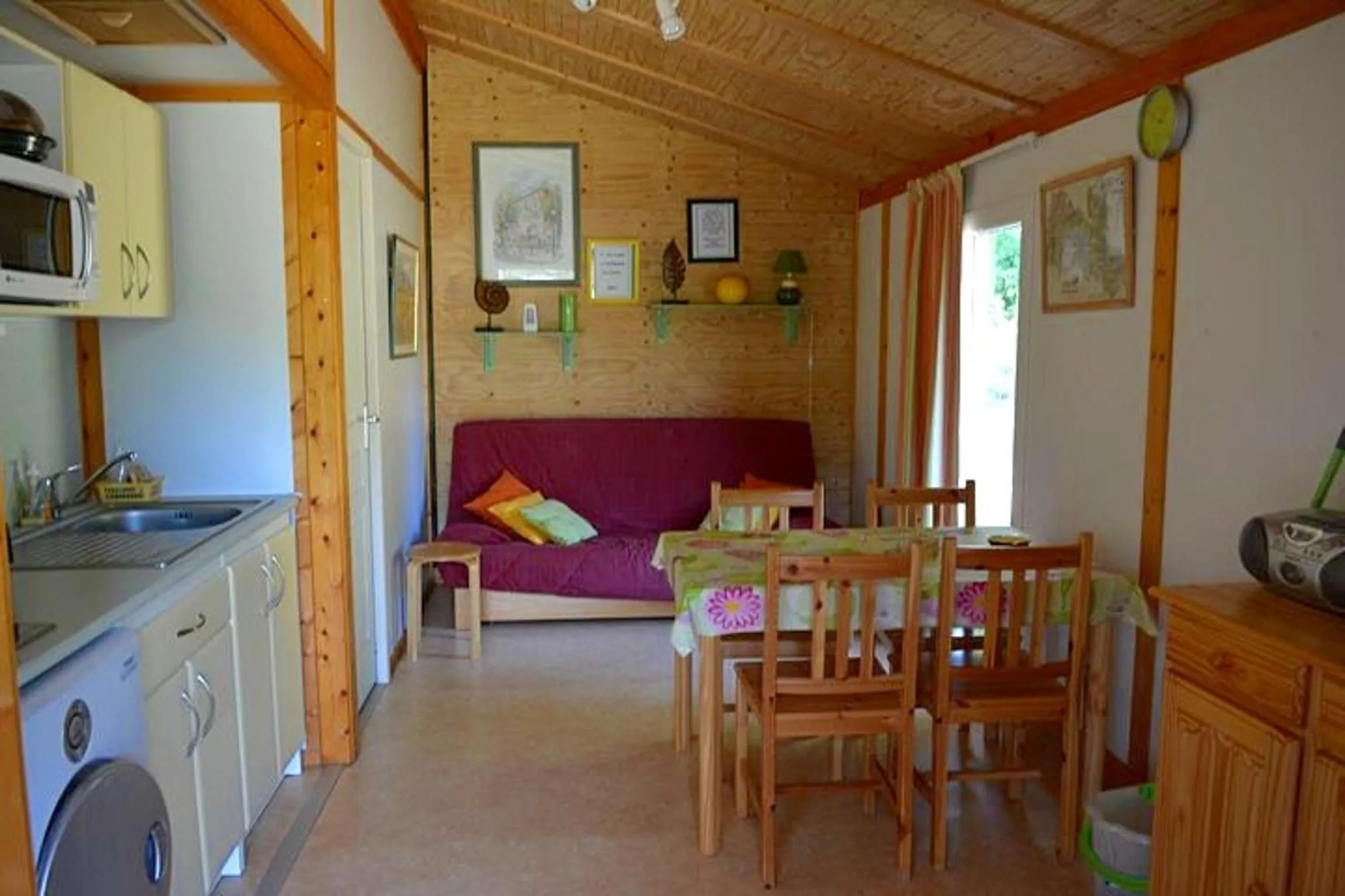 Chalet confortable aux Tourettes avec piscine partagée