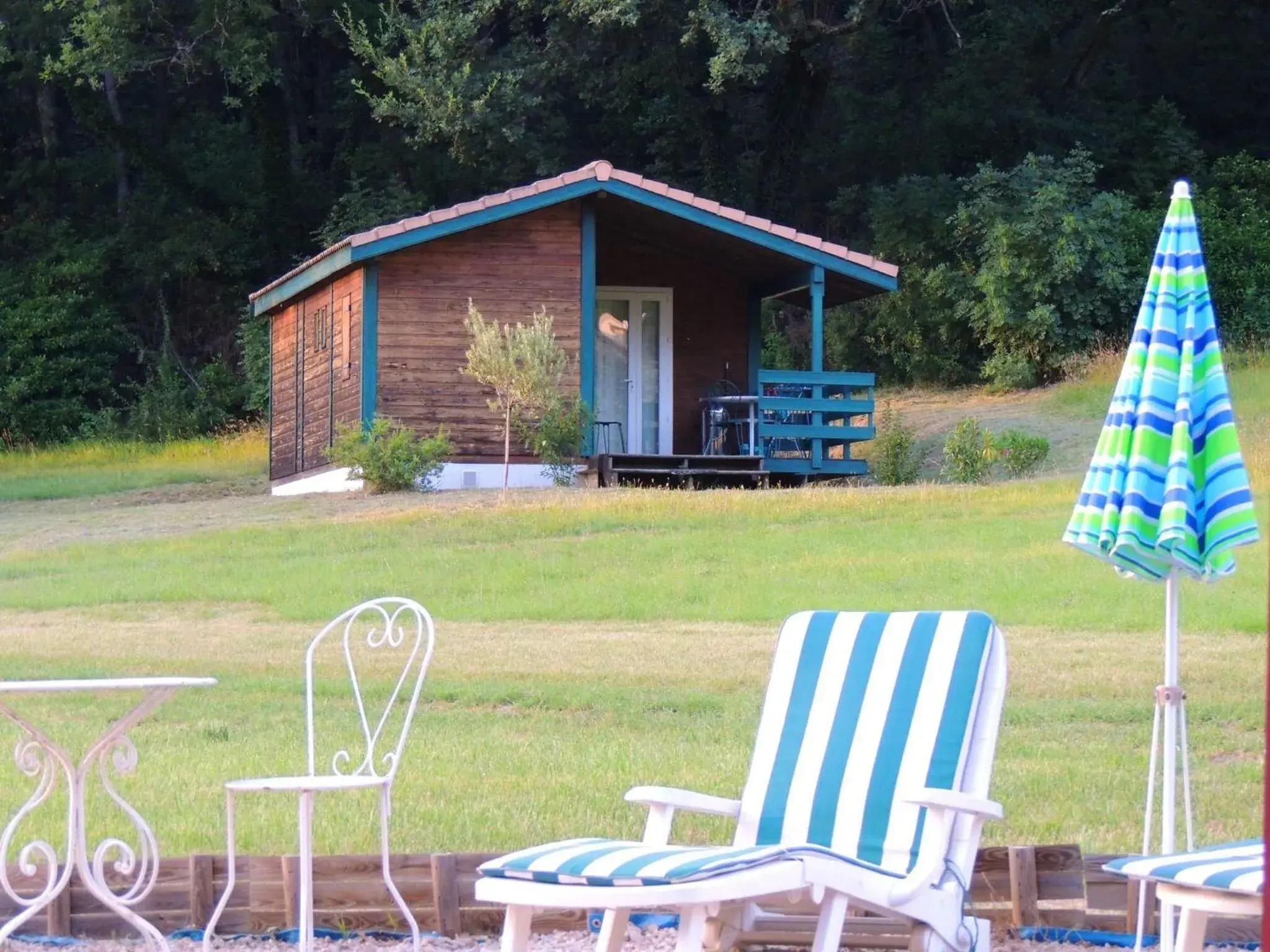 Chalet confortable aux Tourettes avec piscine partagée Chalet confortable aux Tourettes avec piscine partagée