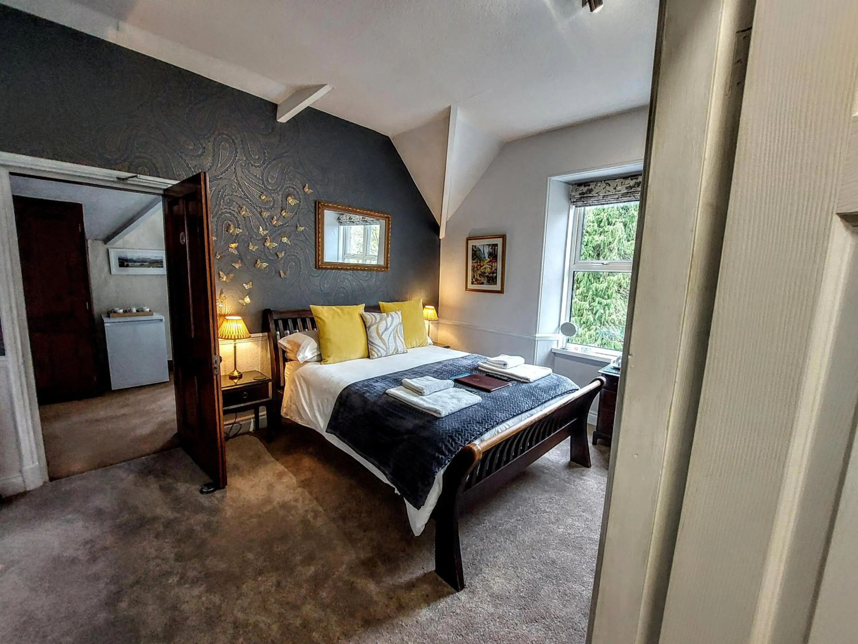 Photo of the whole room, Bed in 1 Park Road