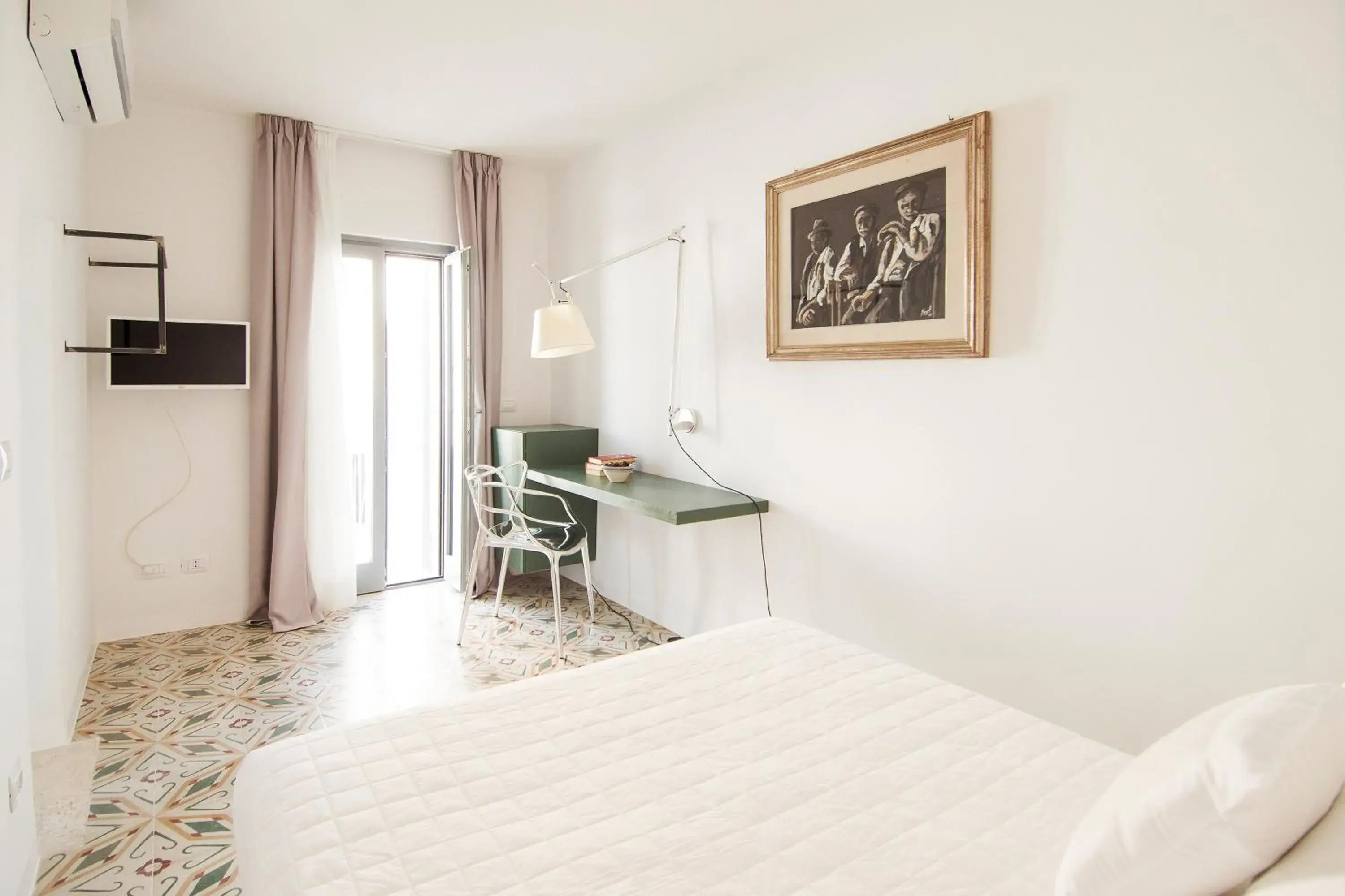 Deluxe Double Room with Side Sea View in Dimora Talenti Deluxe Double Room with Side Sea View in Dimora Talenti