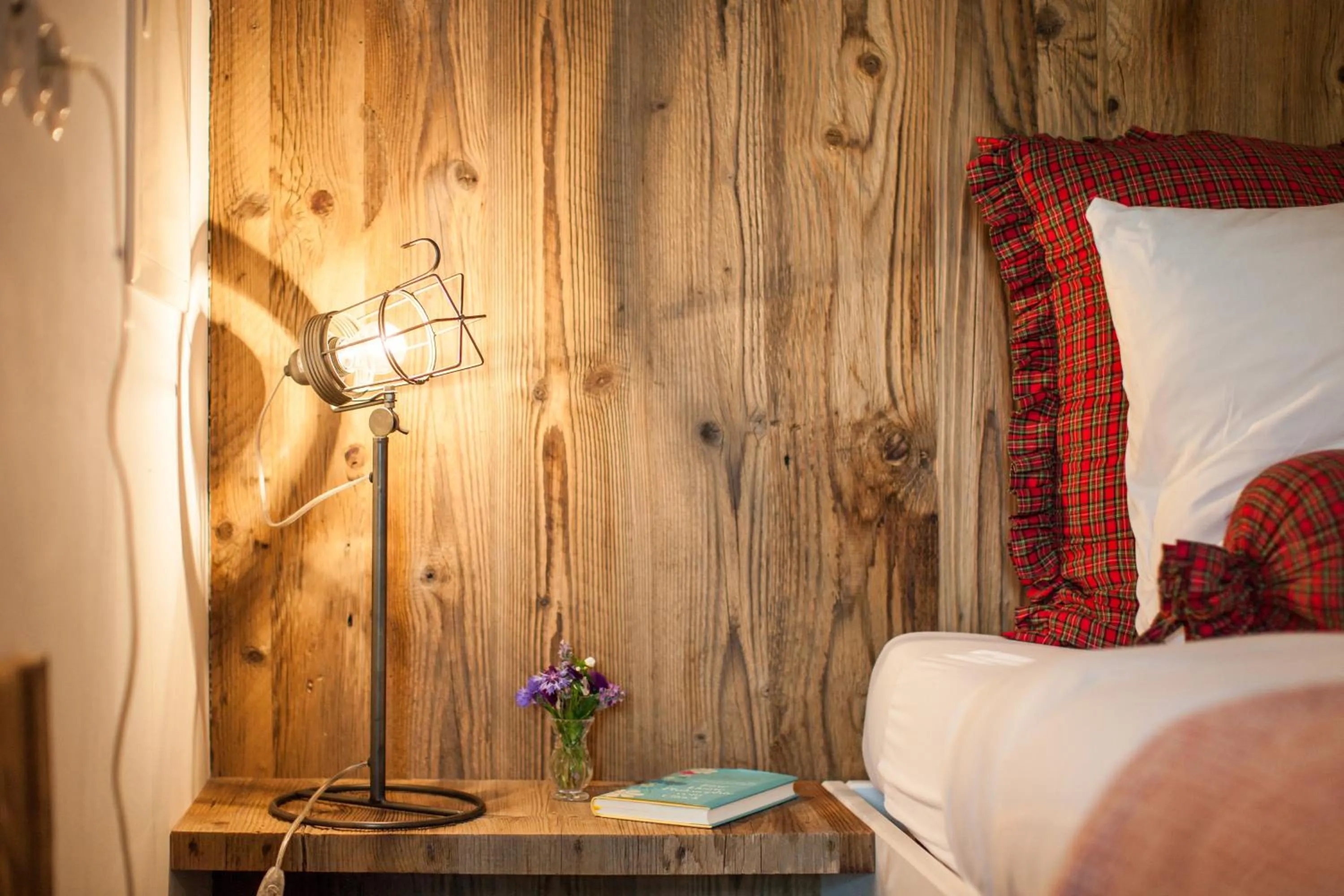 Bedroom, Bed in Weißt Du noch - Gästehäuser & Suiten