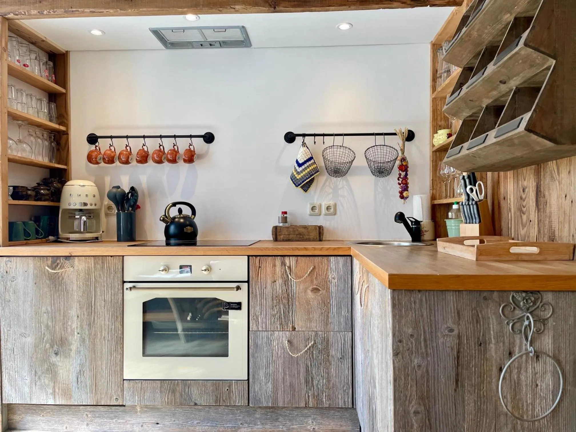 kitchen in Weißt Du noch - Gästehäuser & Suiten