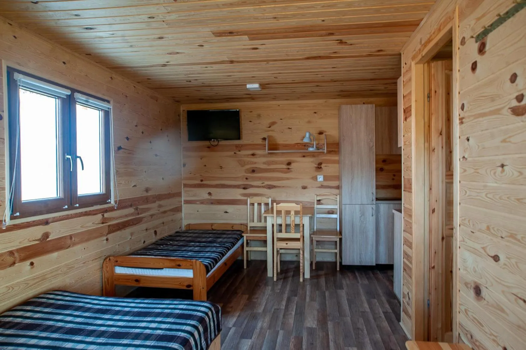 Communal lounge/ TV room, Bed in Wataha Zawóz