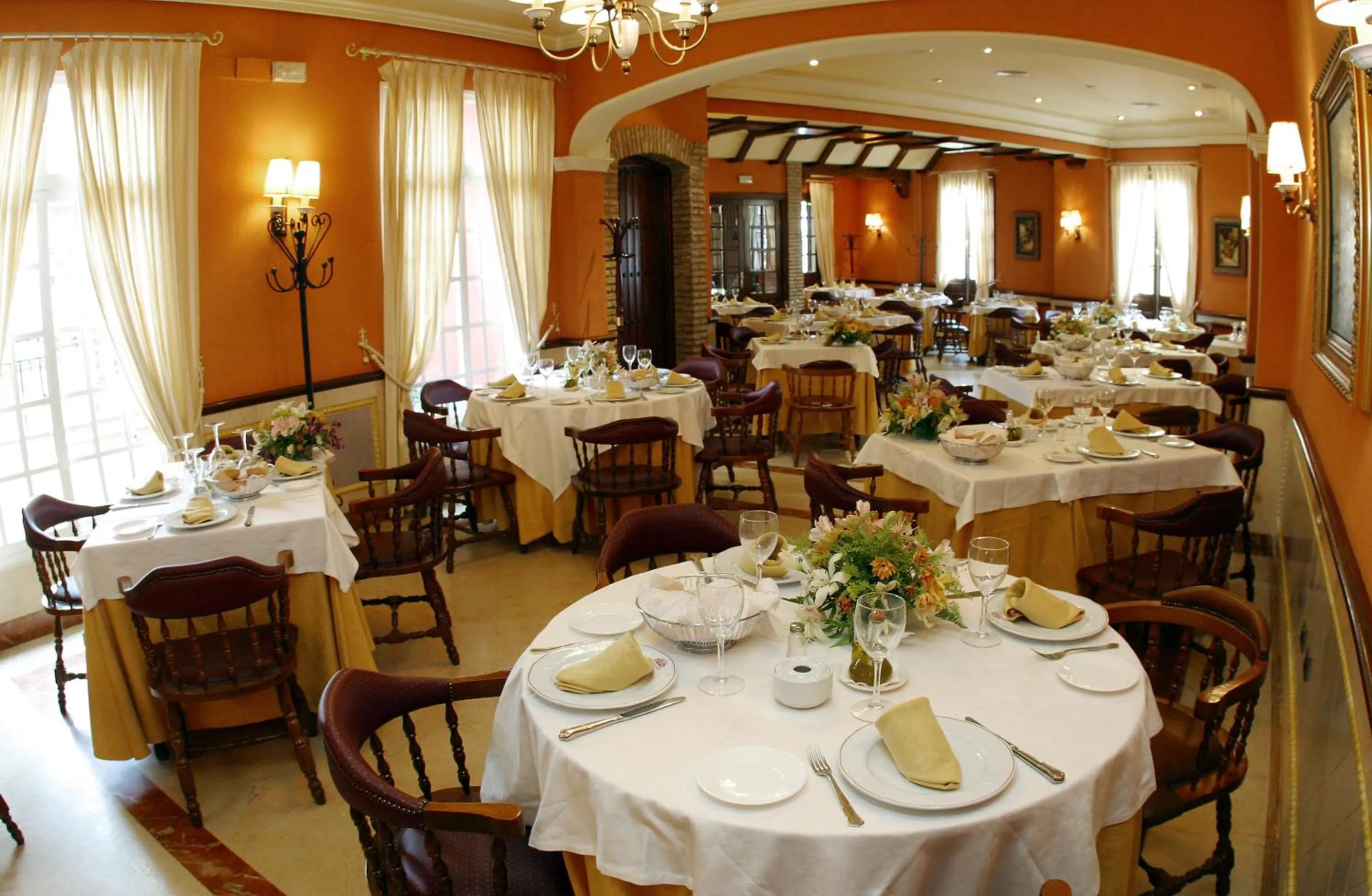 Restaurant/places to eat in Hotel Manolo Mayo