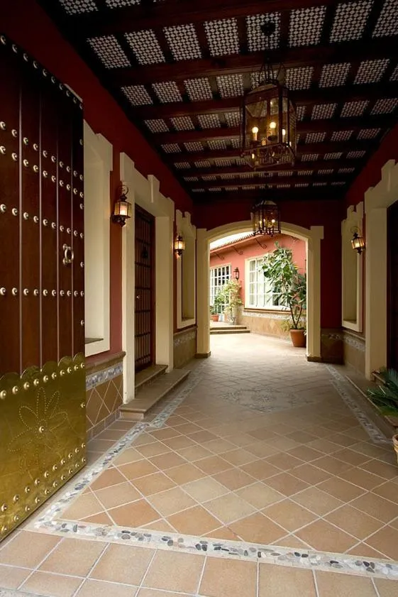 Decorative detail in Hotel Manolo Mayo