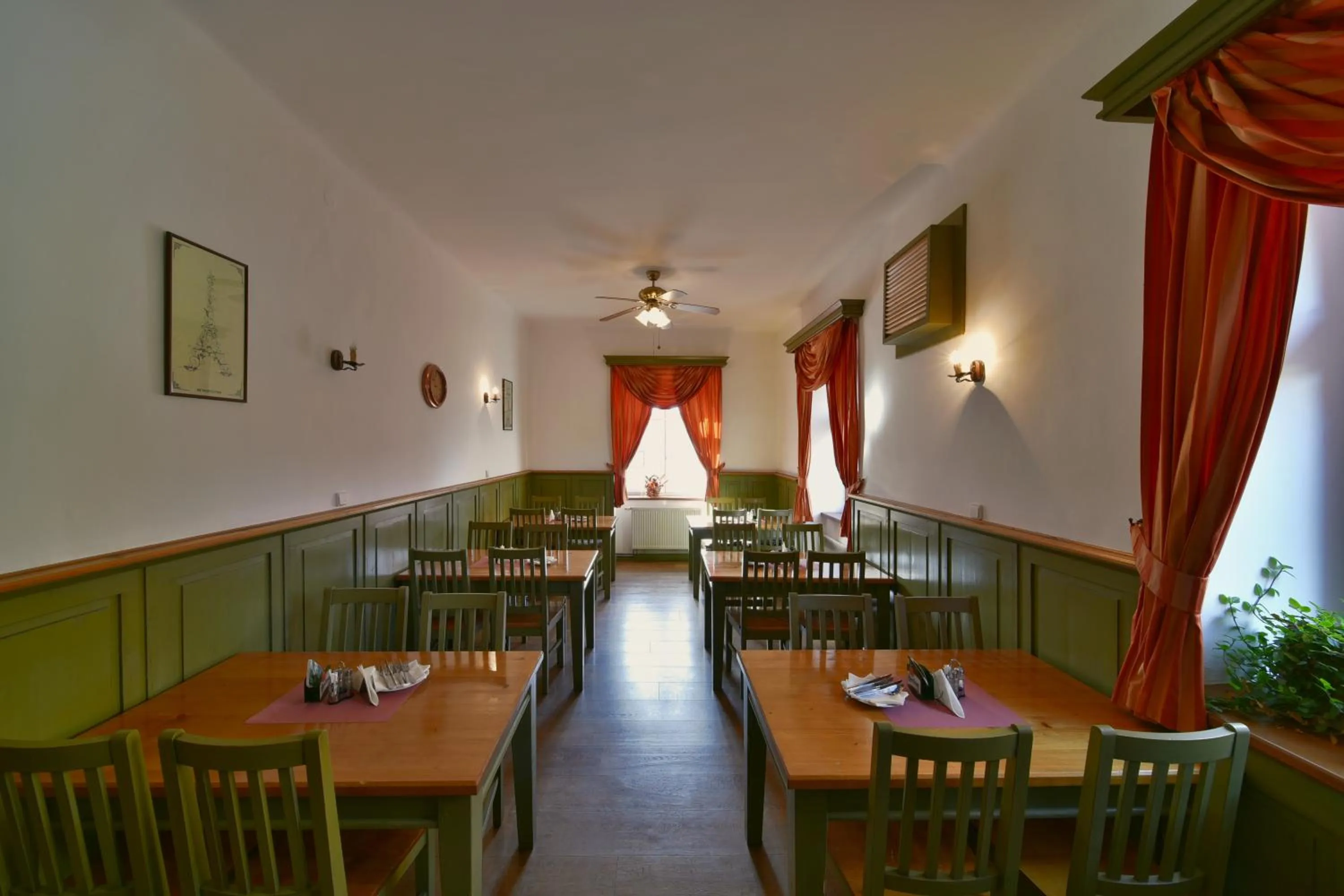 Restaurant/places to eat in Hotel Kácov