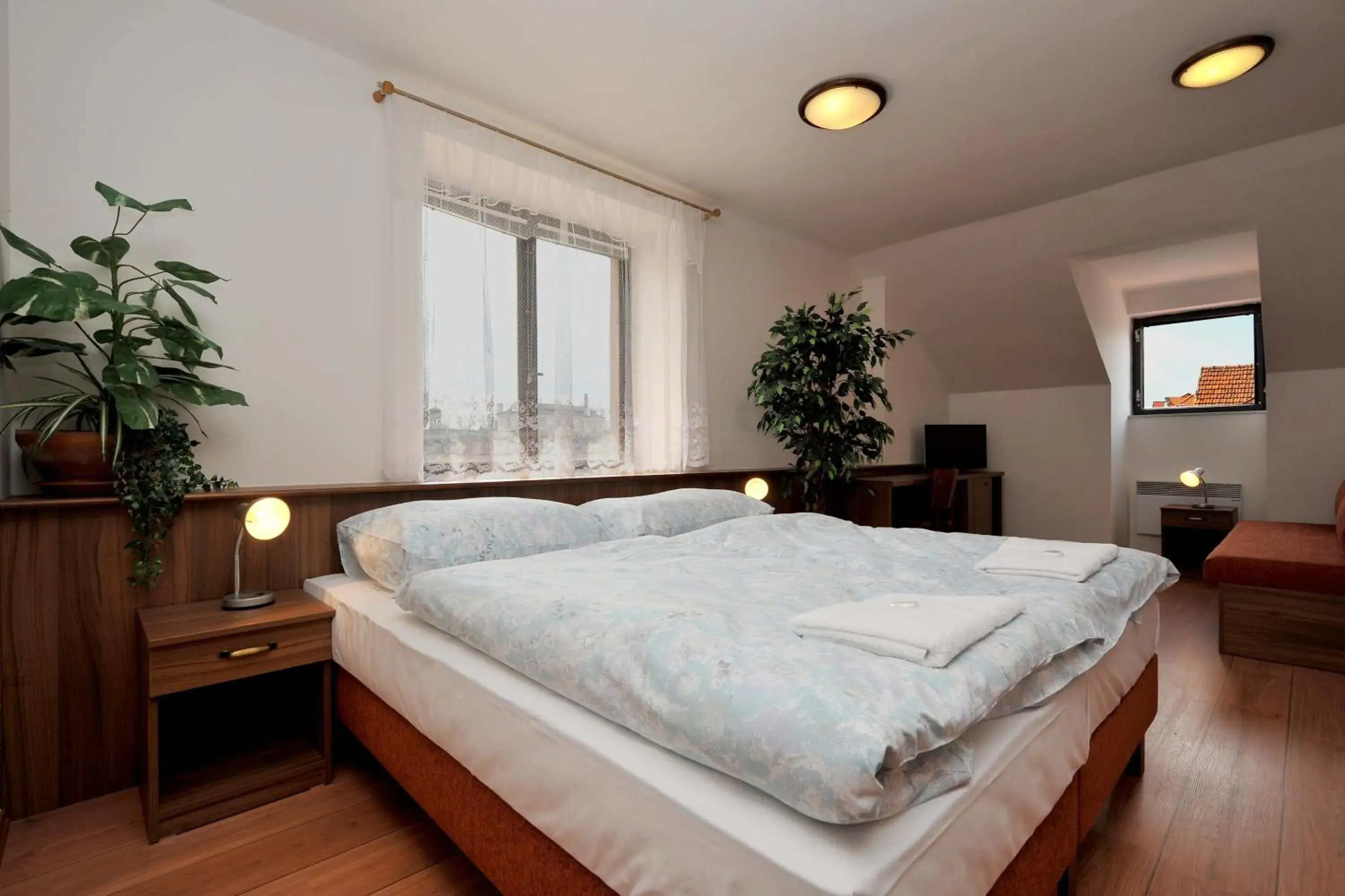 Triple Room with Bathroom - single occupancy in Hotel Kácov Triple Room with Bathroom - single occupancy in Hotel Kácov