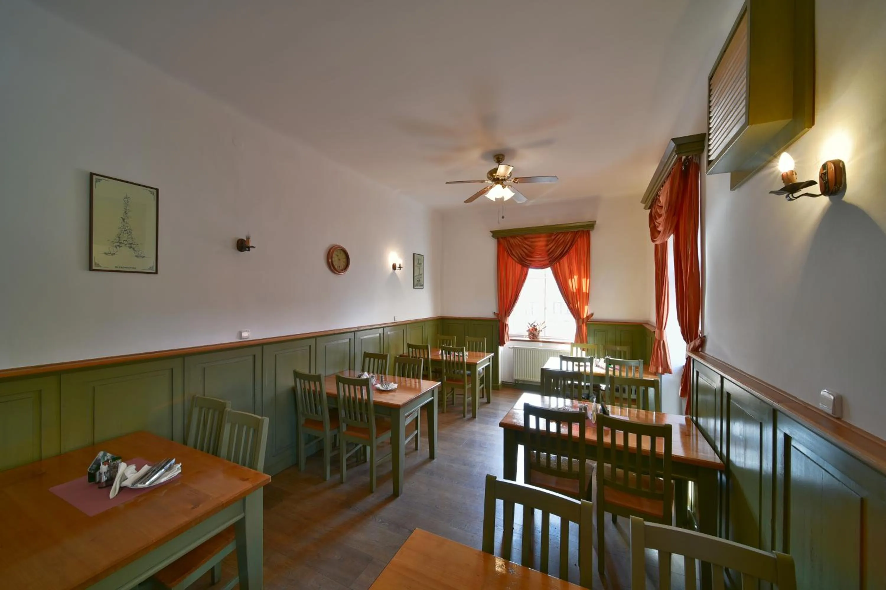 Restaurant/places to eat in Hotel Kácov