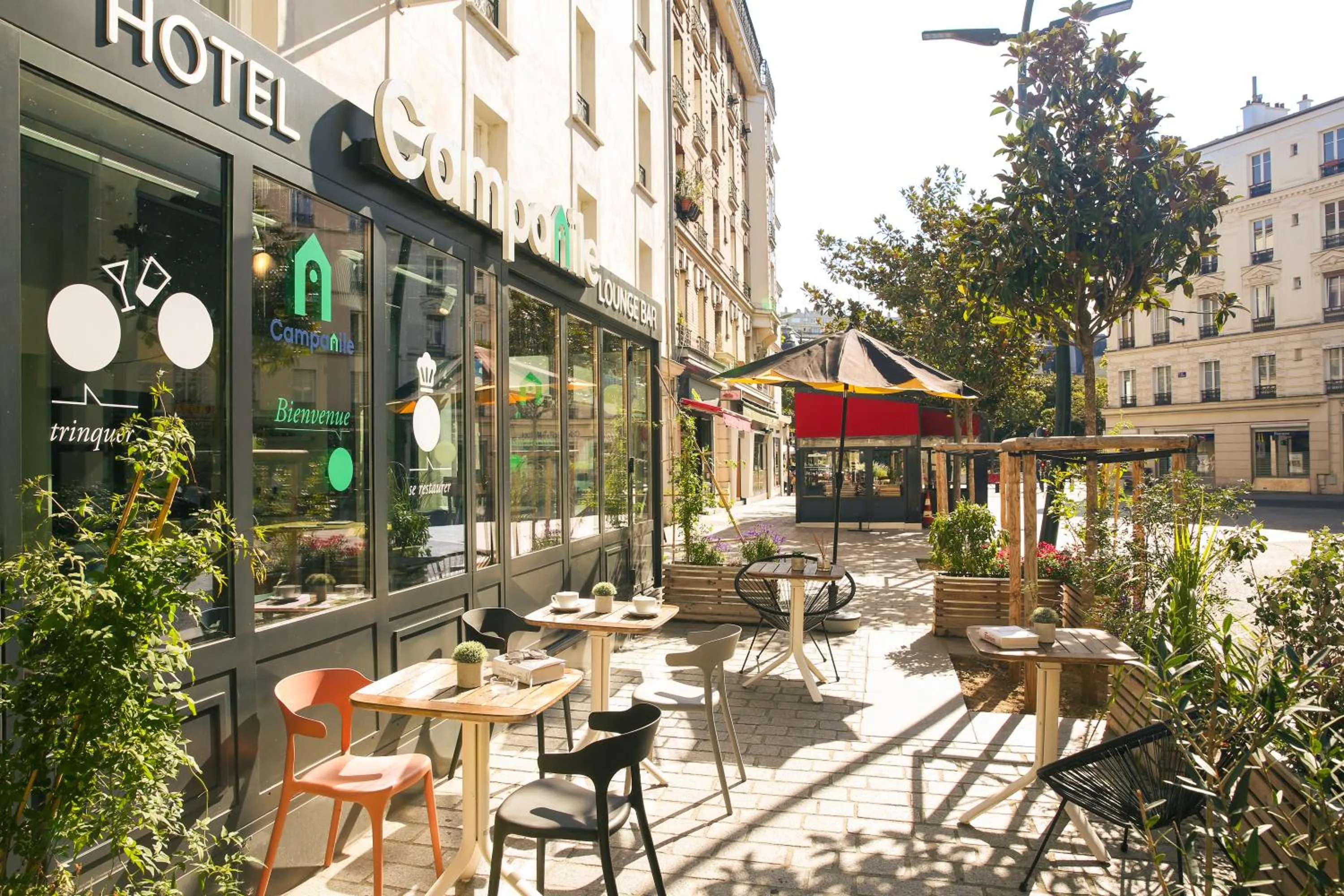 Restaurant/places to eat in CAMPANILE PARIS - Clichy Centre