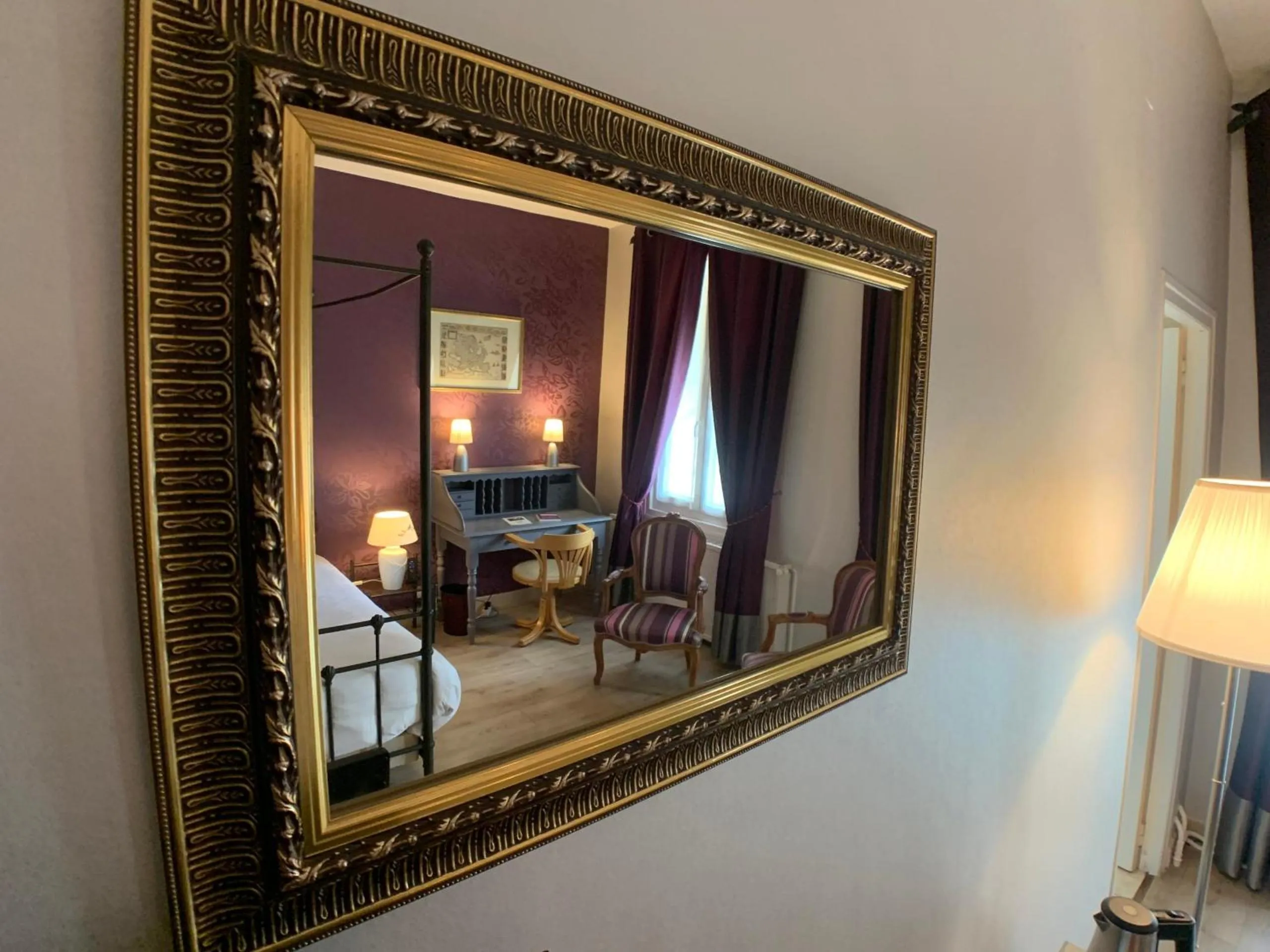 Seating area in The Originals Boutique, Hôtel Roca-Fortis, Rochefort