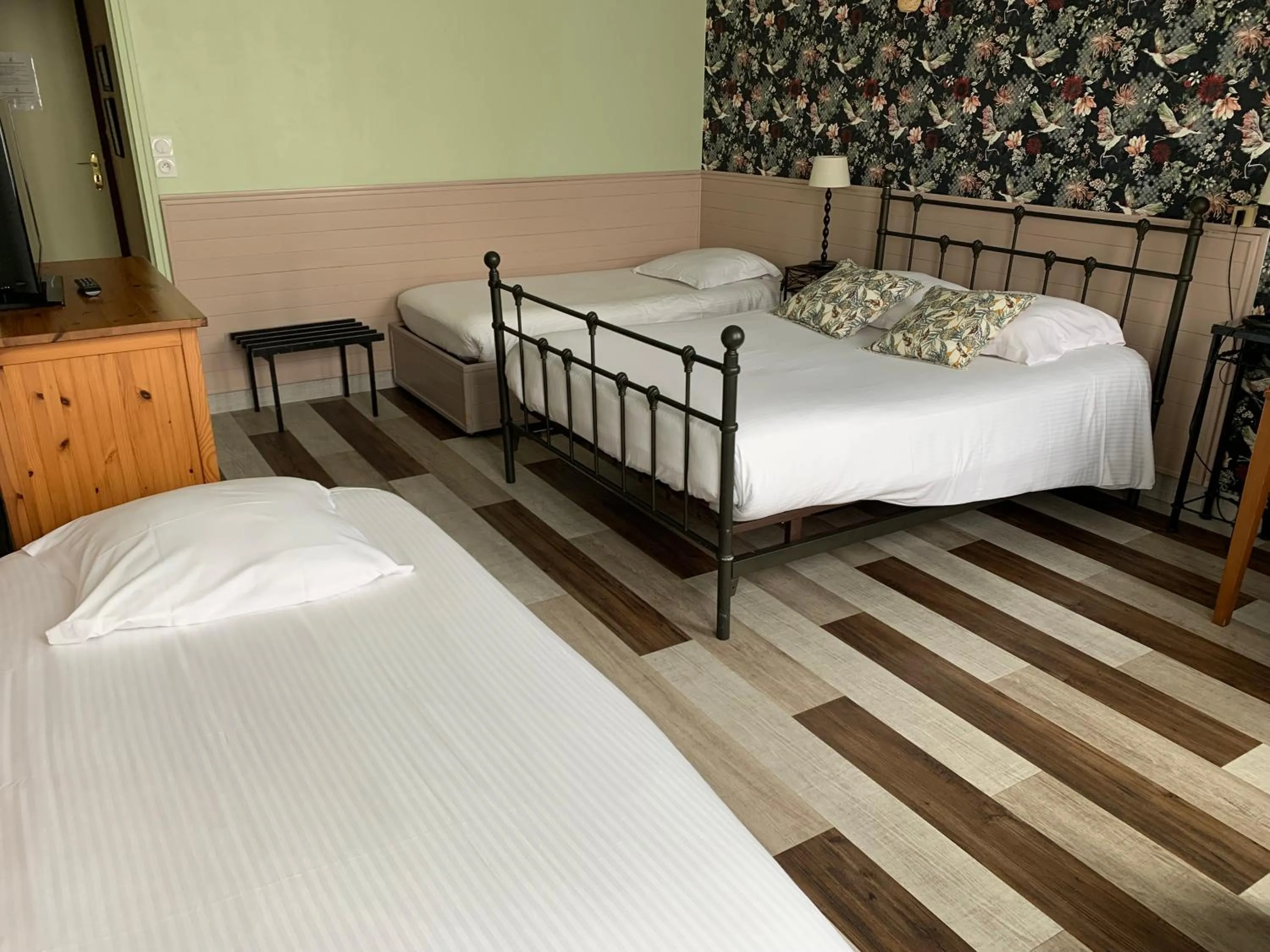 View (from property/room), Bed in The Originals Boutique, Hôtel Roca-Fortis, Rochefort