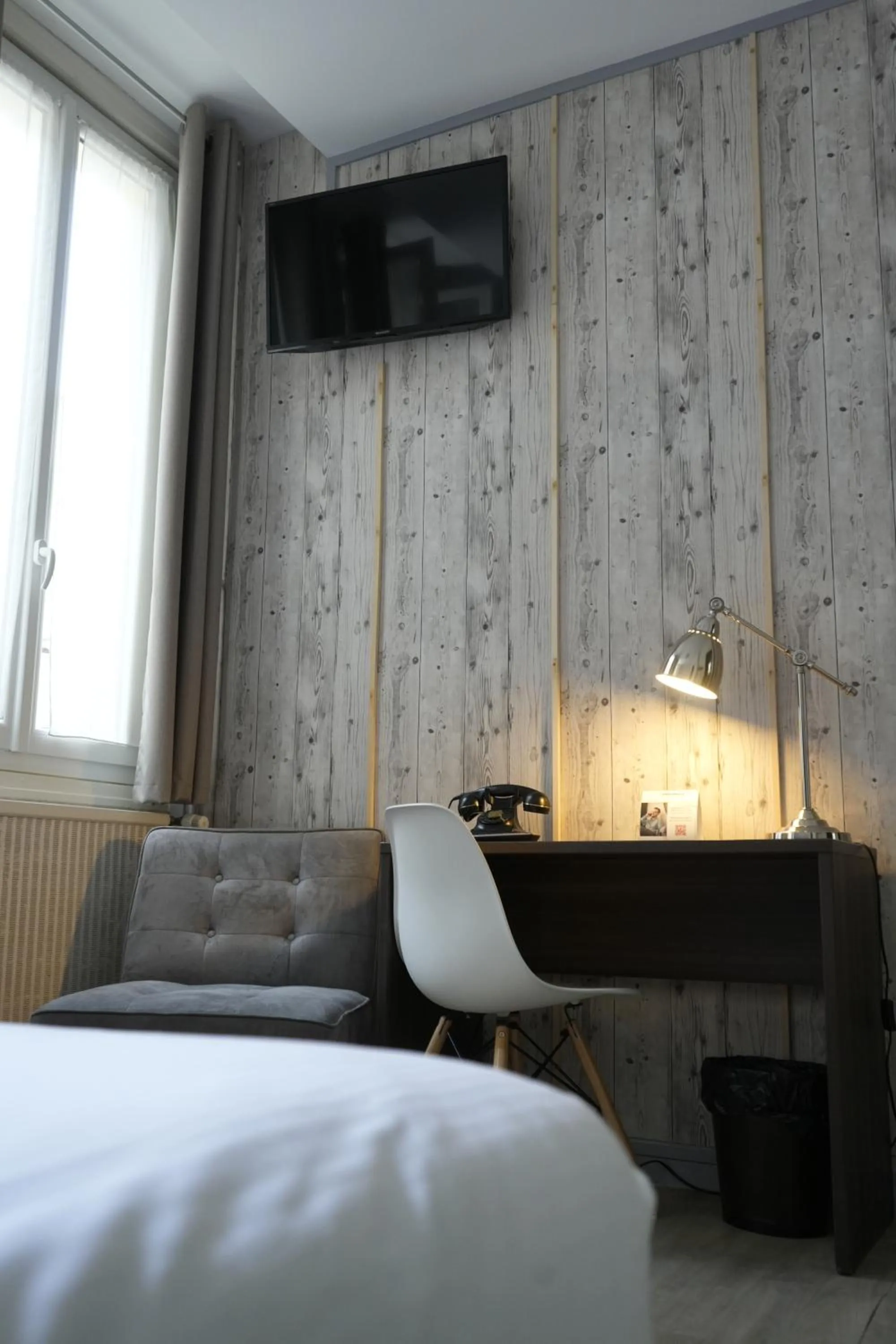 View (from property/room), Bed in The Originals Boutique, Hôtel Roca-Fortis, Rochefort