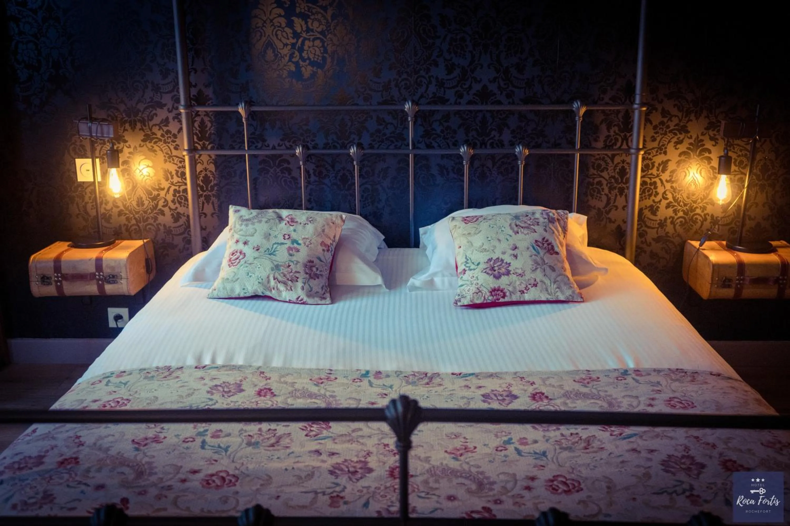 Bed in The Originals Boutique, Hôtel Roca-Fortis, Rochefort