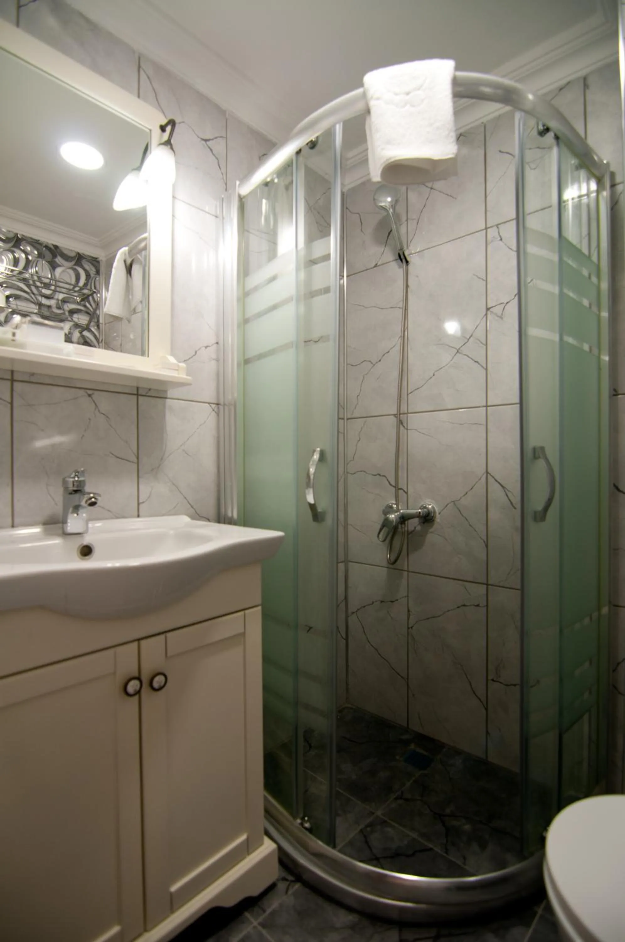 Shower in Mevlana Hotel