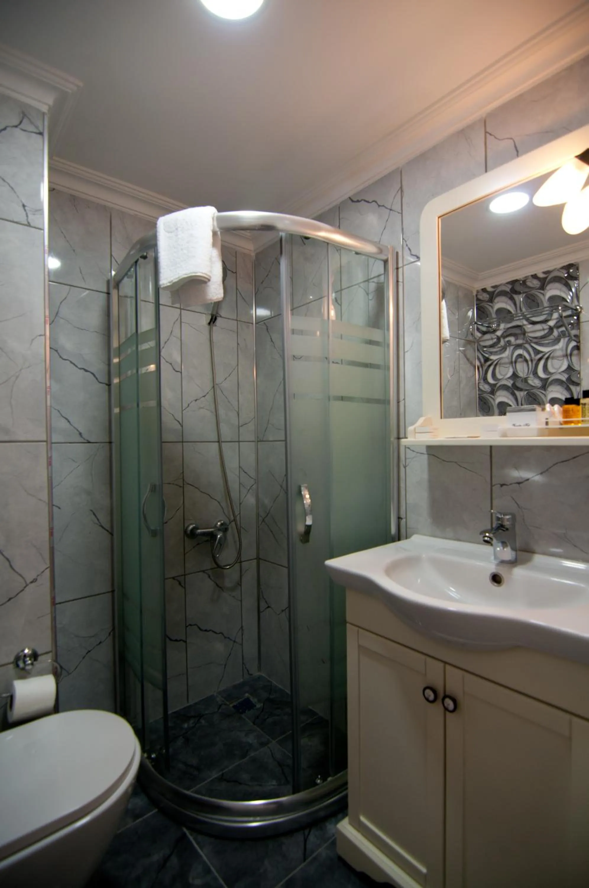 Shower in Mevlana Hotel