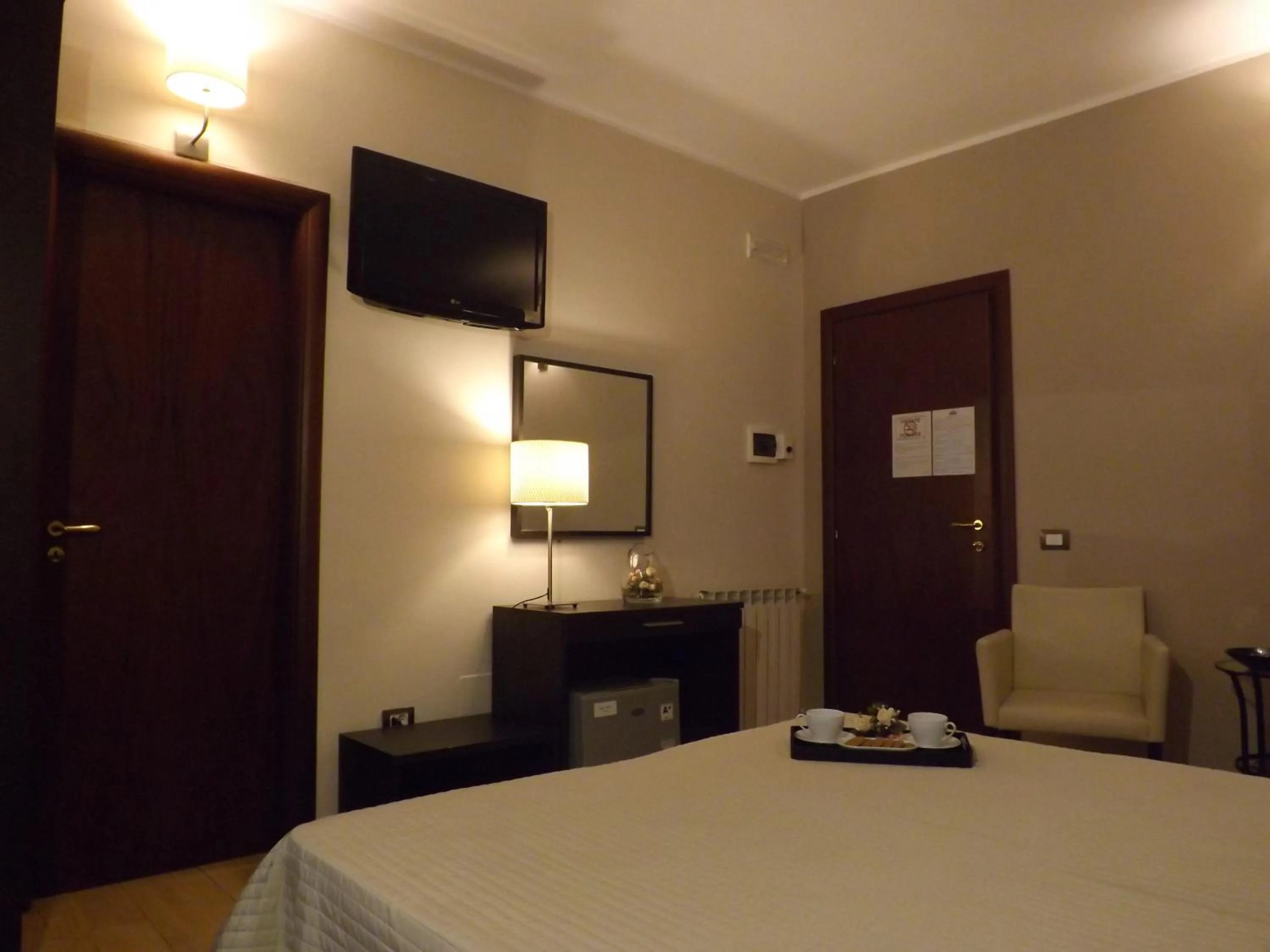 Photo of the whole room, Bed in La Maison Des Rêves