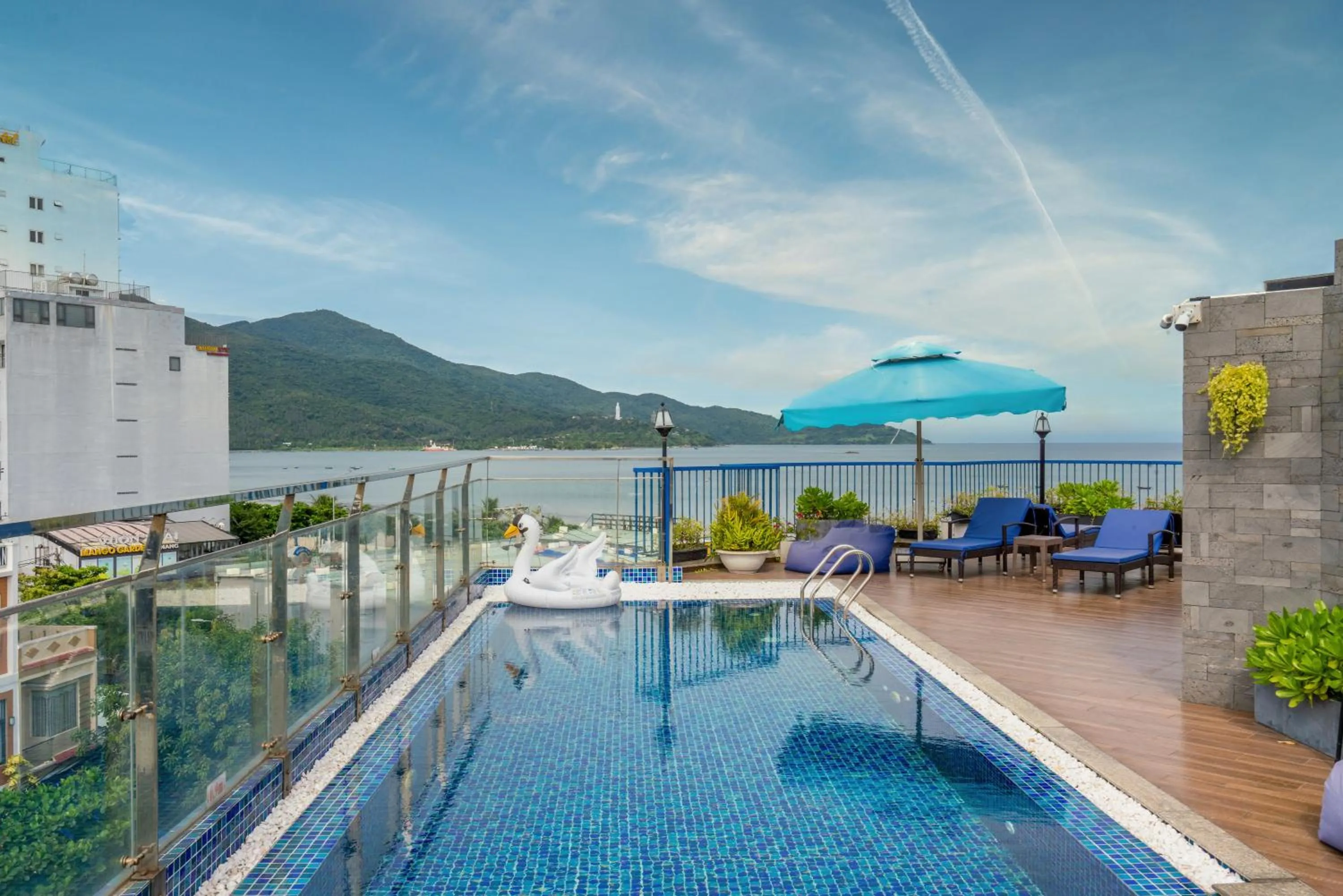 Swimming pool in Cani Beach House