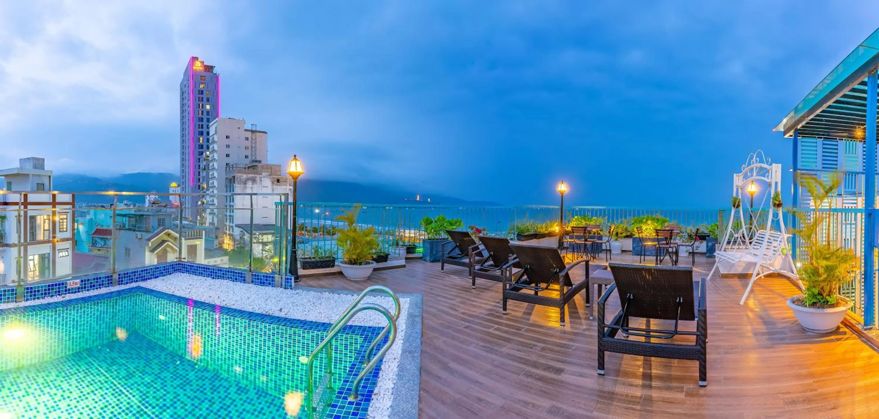 Swimming pool in Cani Beach House