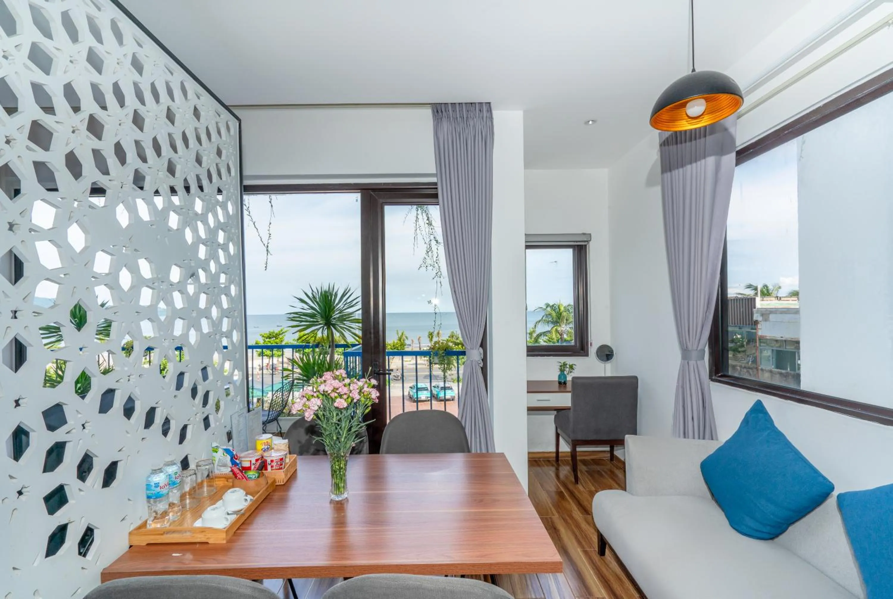 Meals in Cani Beach House