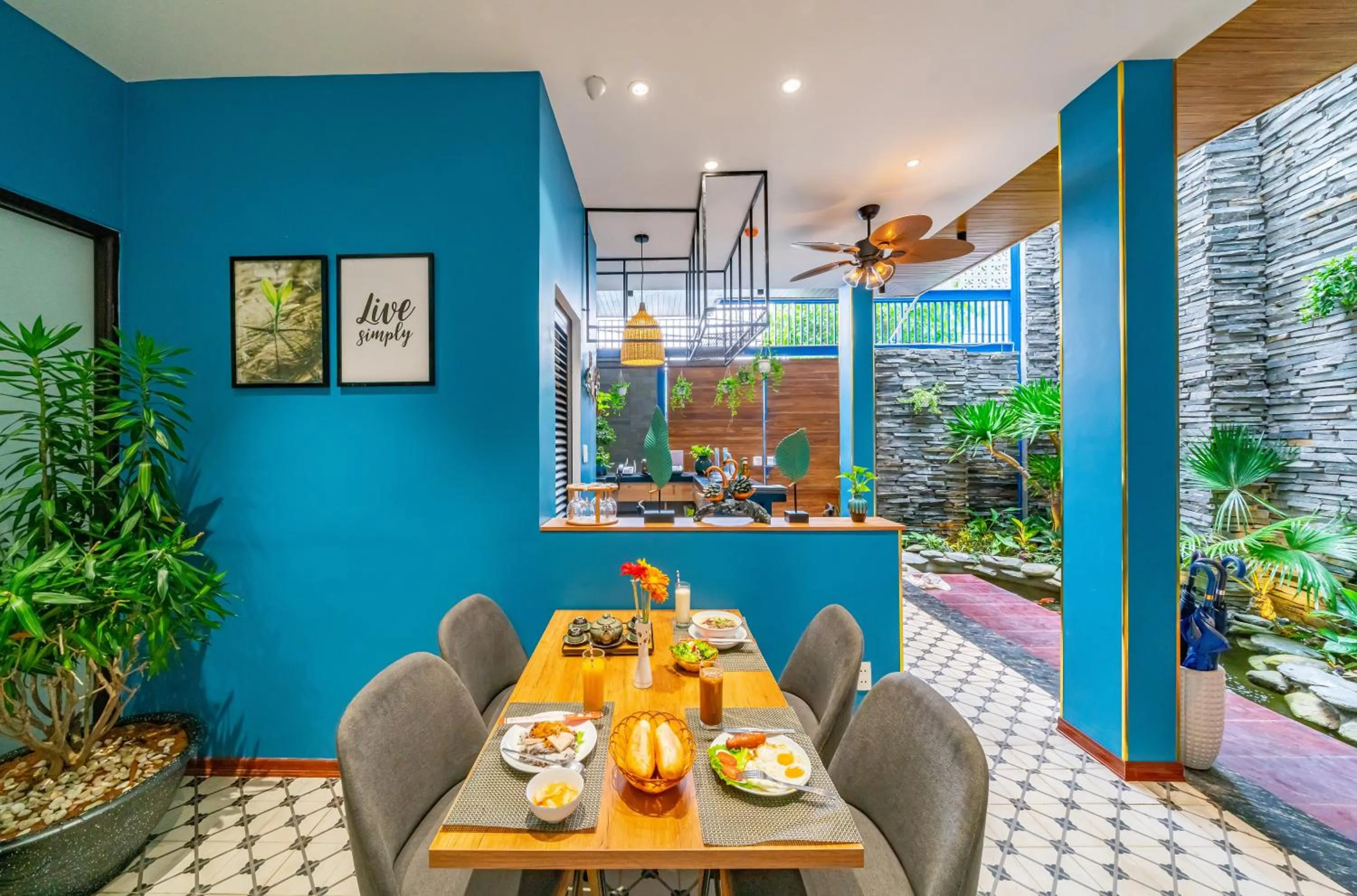 Dining area in Cani Beach House