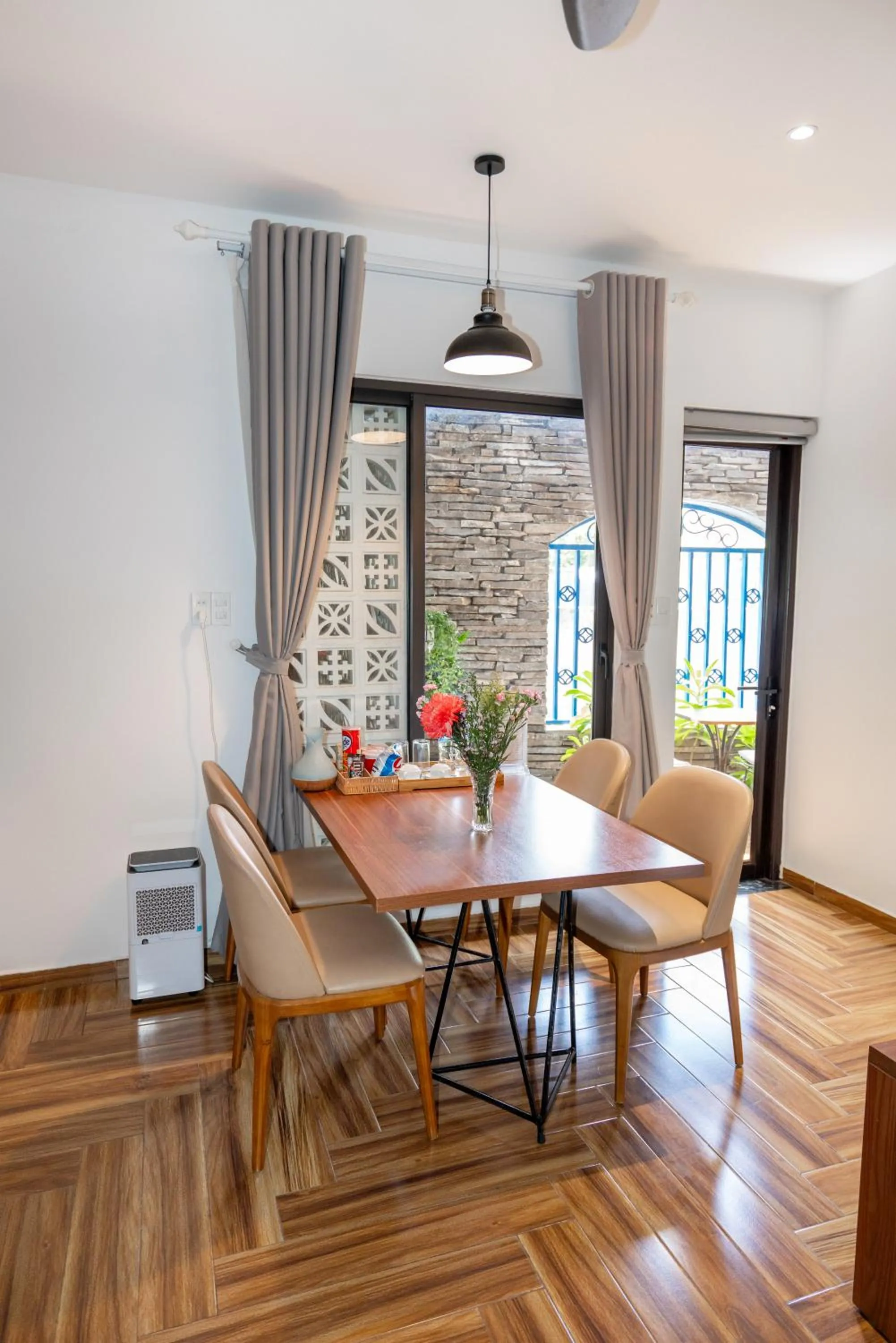 Meals in Cani Beach House