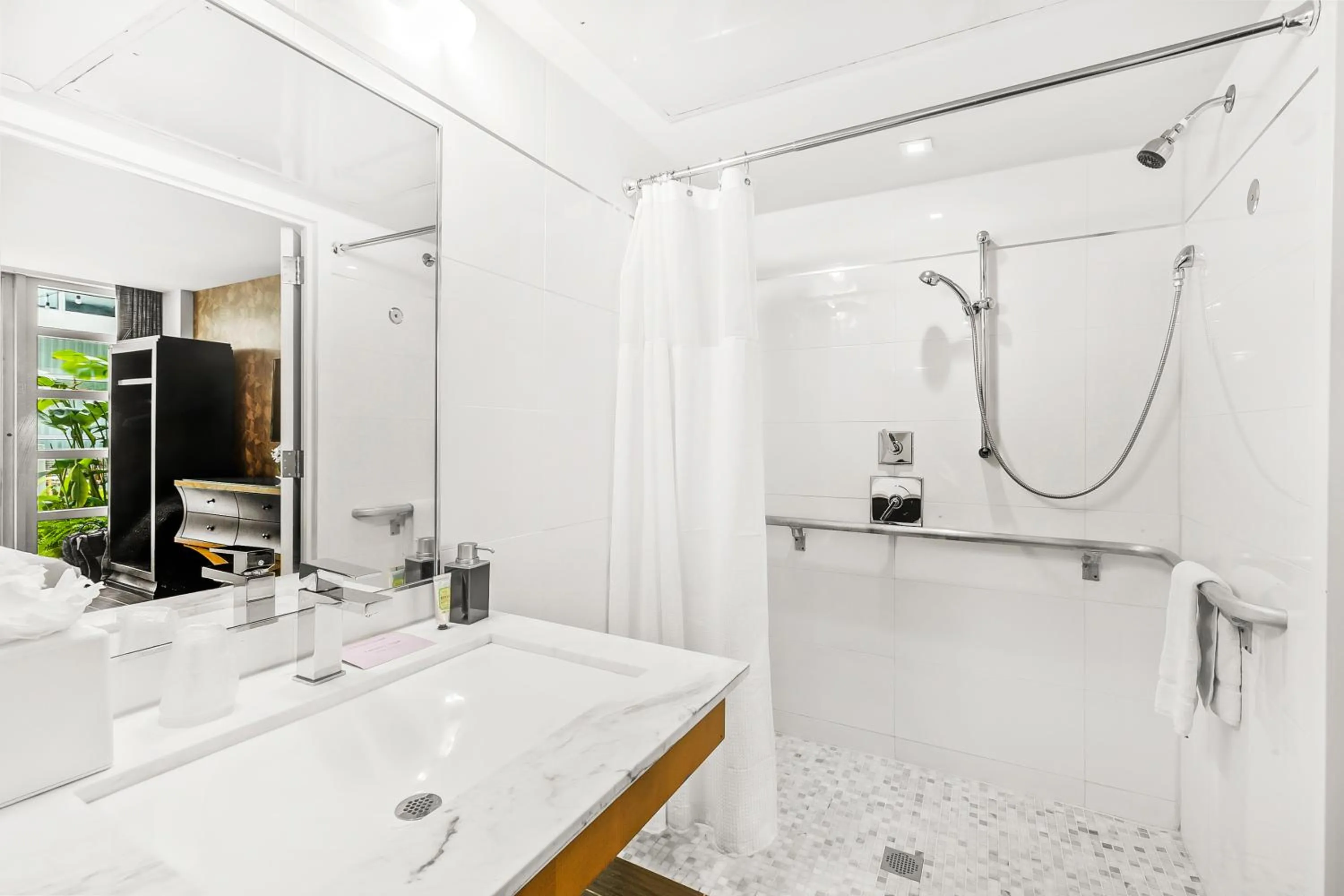 Shower in The Fairwind Hotel