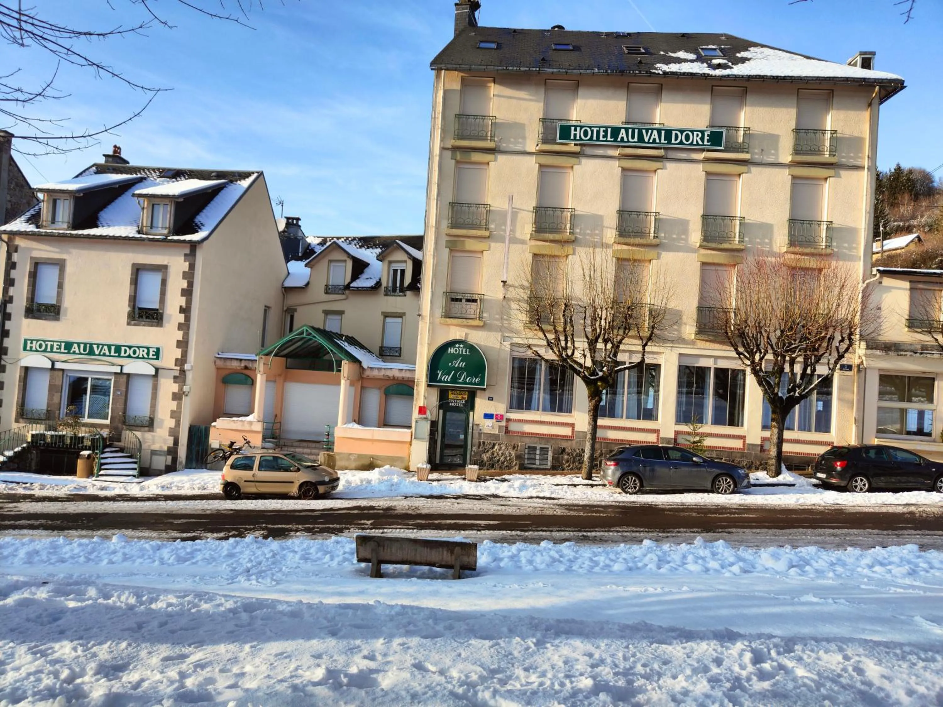 Property building in Hotel Au Val Doré