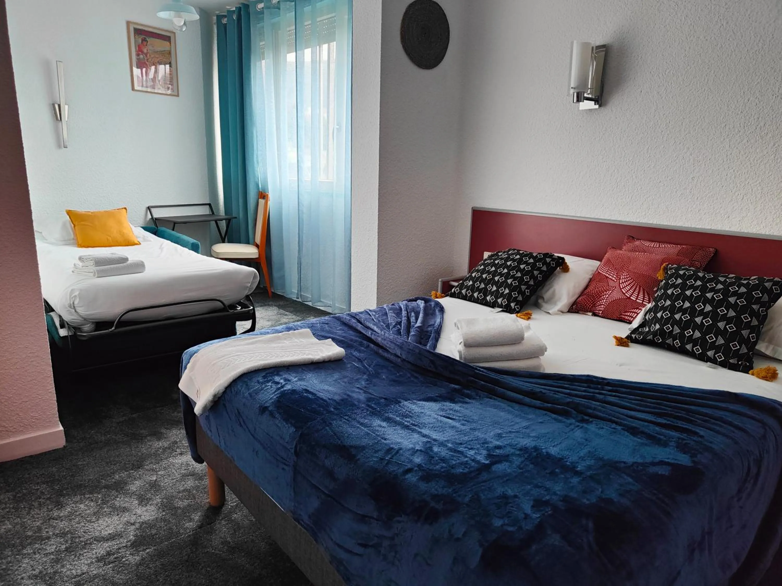 Photo of the whole room, Bed in Hotel Au Val Doré