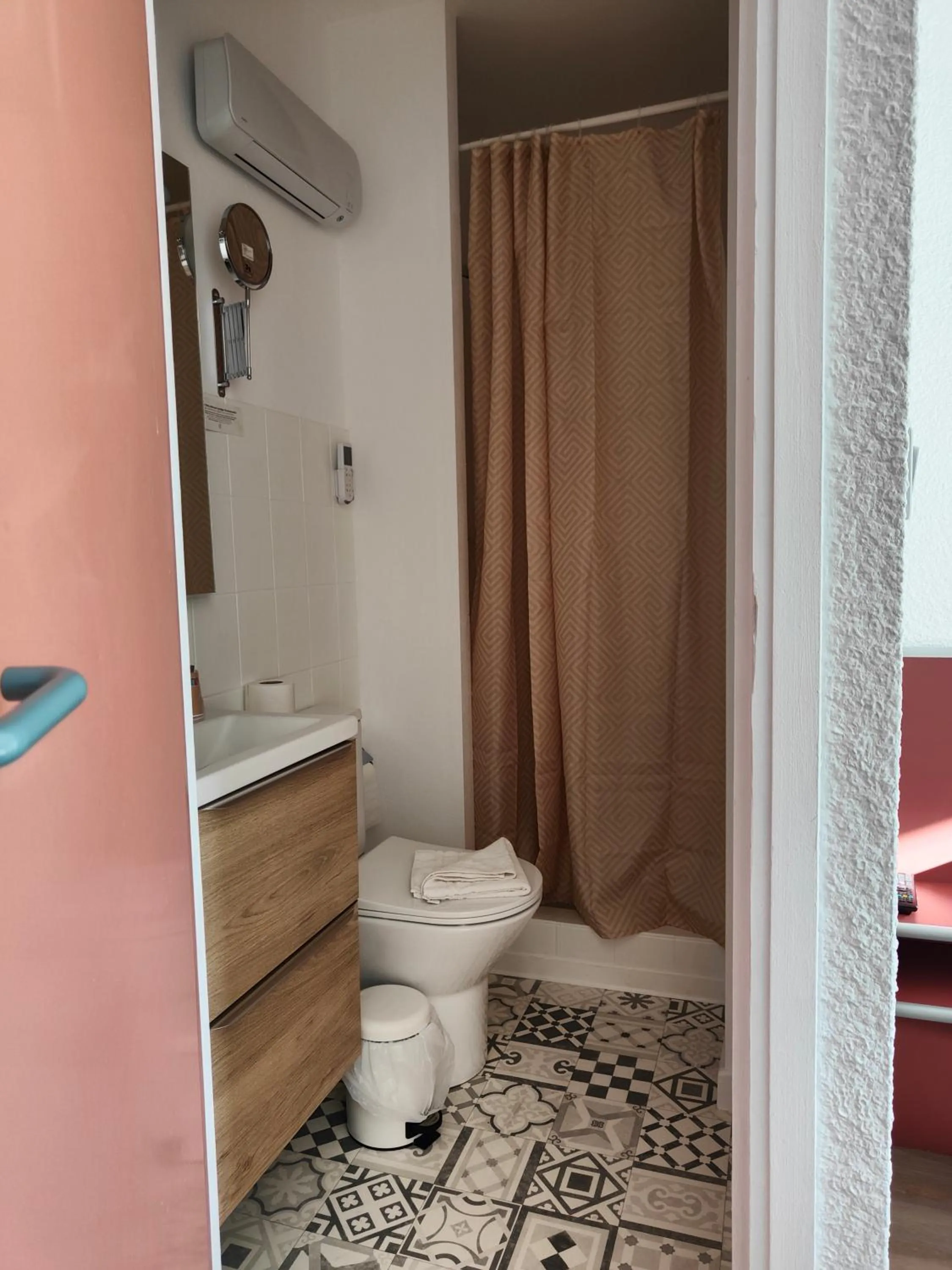 Shower in Hotel Au Val Doré