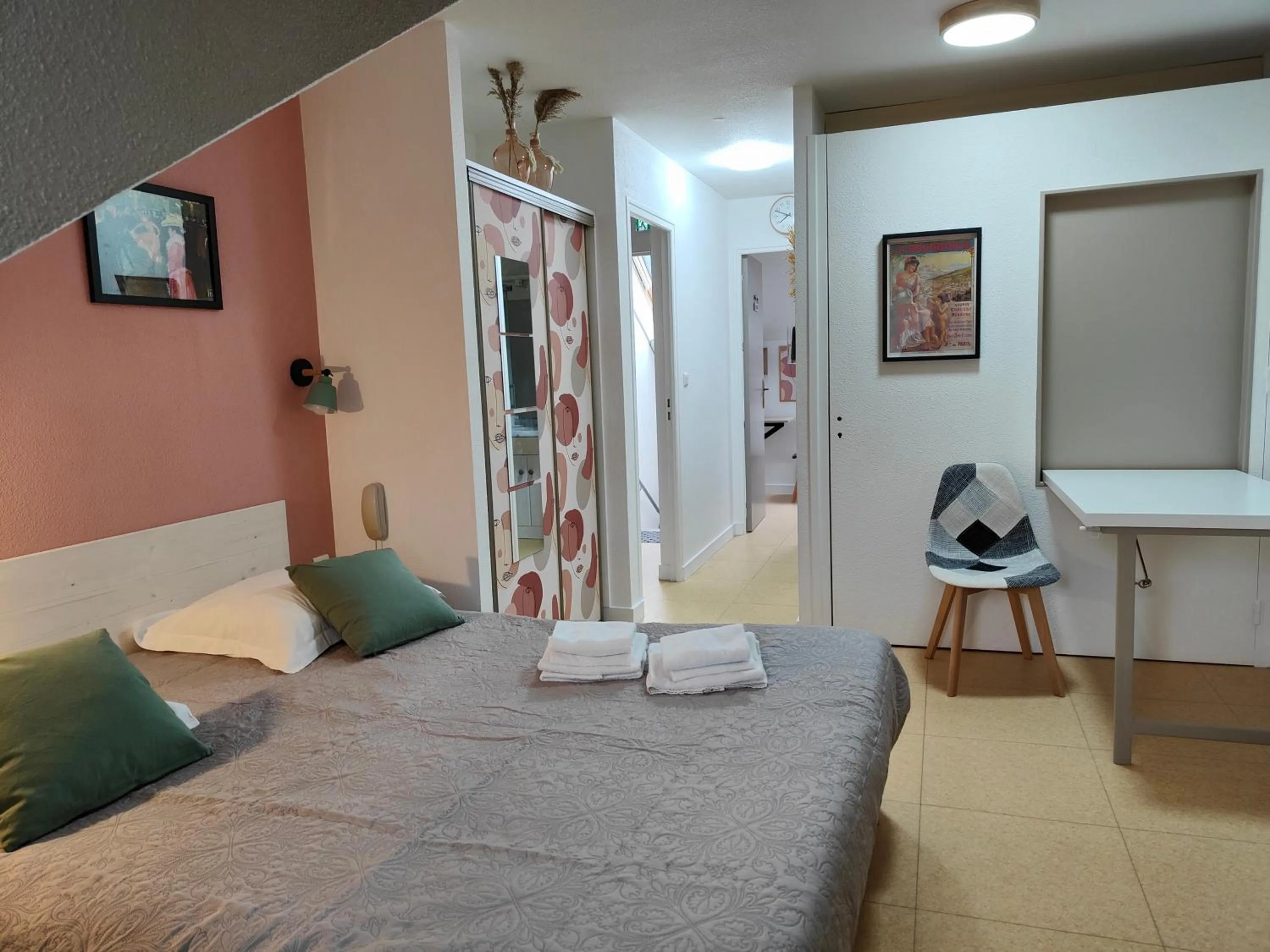 Photo of the whole room, Bed in Hotel Au Val Doré