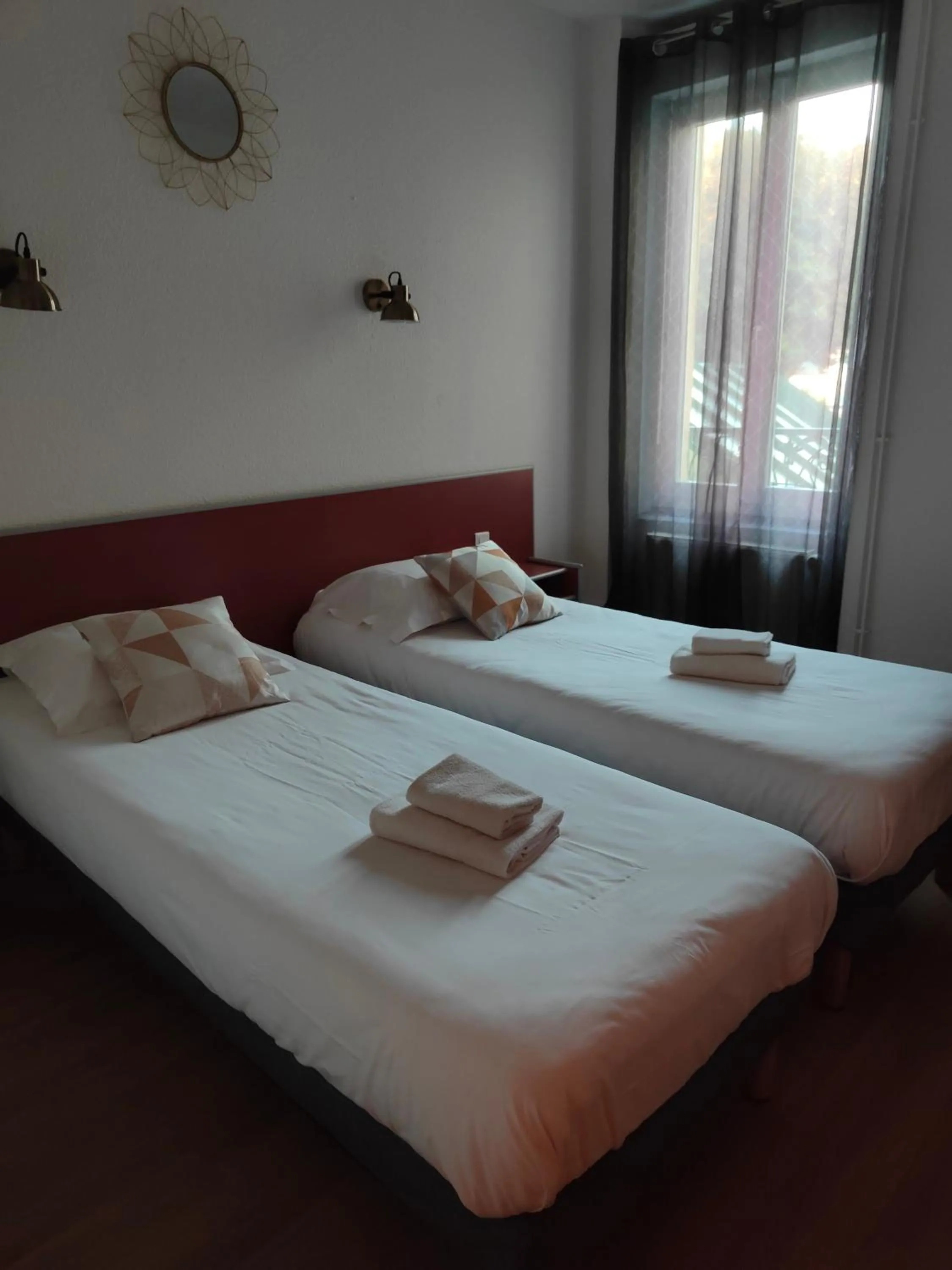 Photo of the whole room, Bed in Hotel Au Val Doré