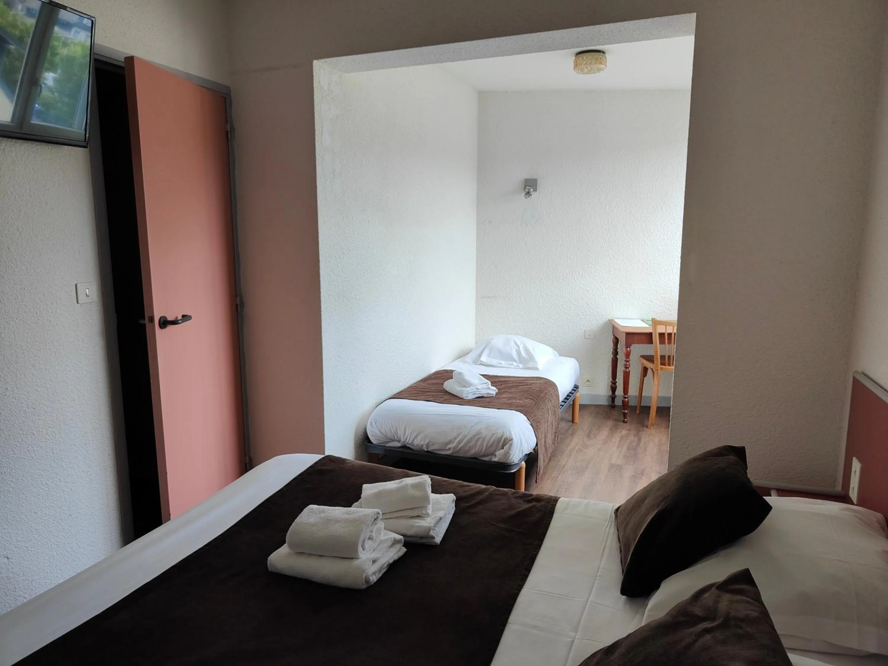 Photo of the whole room, Bed in Hotel Au Val Doré