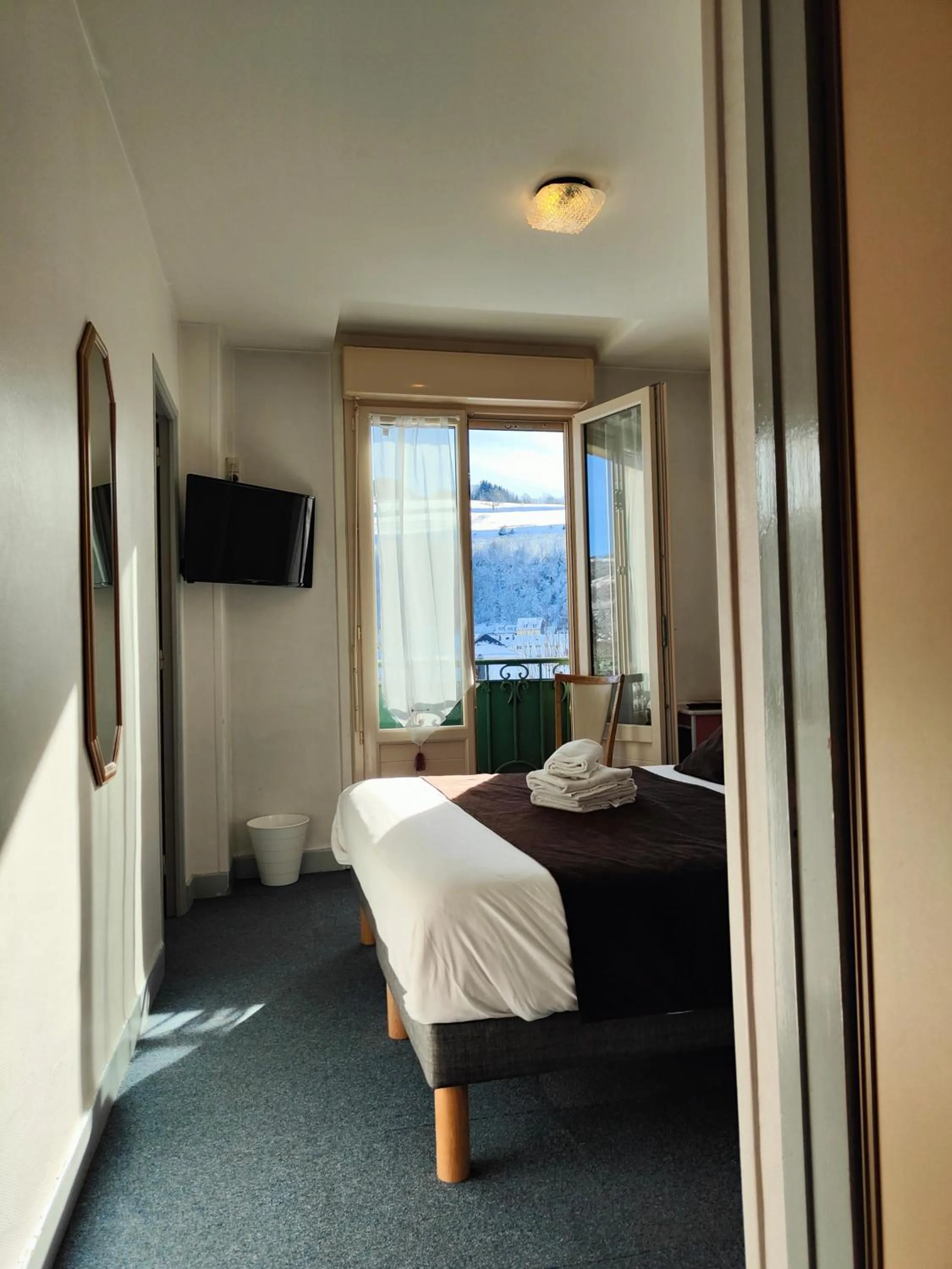 Photo of the whole room, Bed in Hotel Au Val Doré