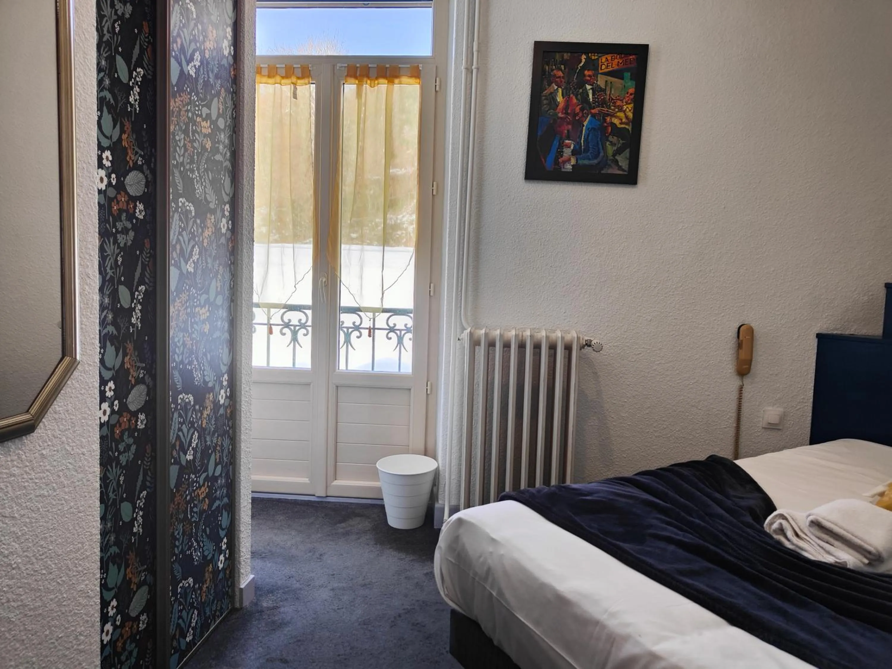 Photo of the whole room, Bed in Hotel Au Val Doré