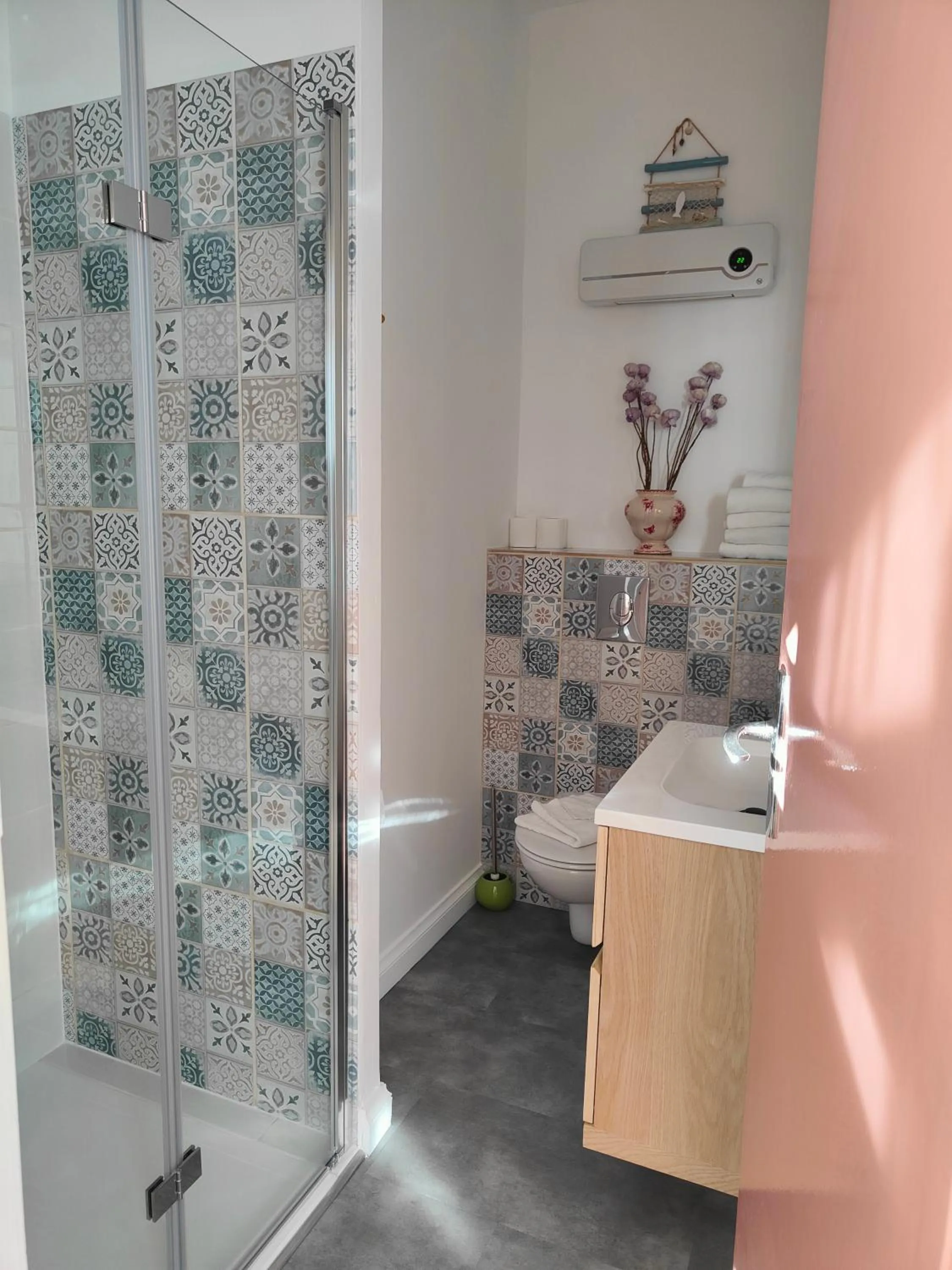 Shower in Hotel Au Val Doré