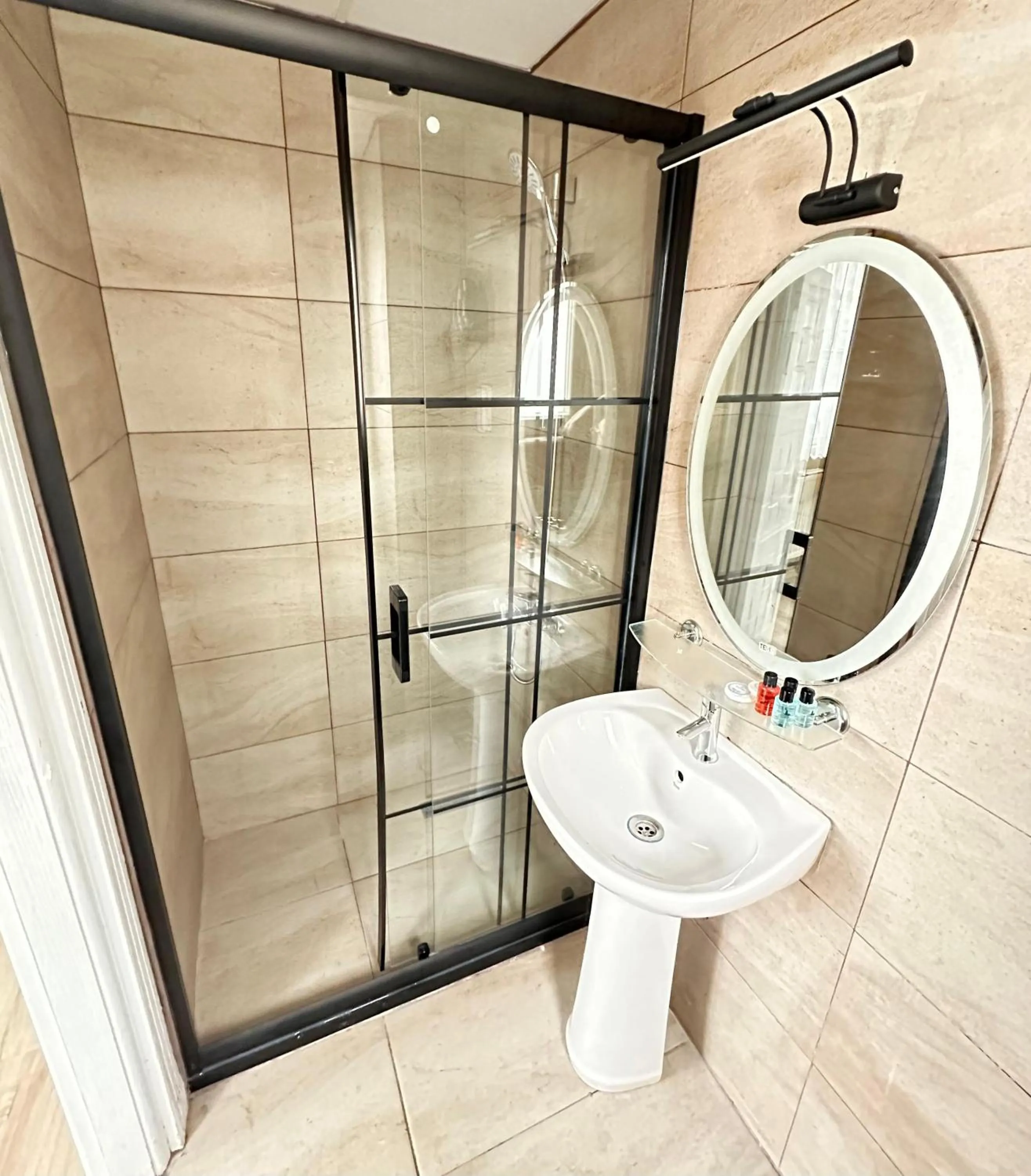 Shower in Sayeban Hotel Istanbul