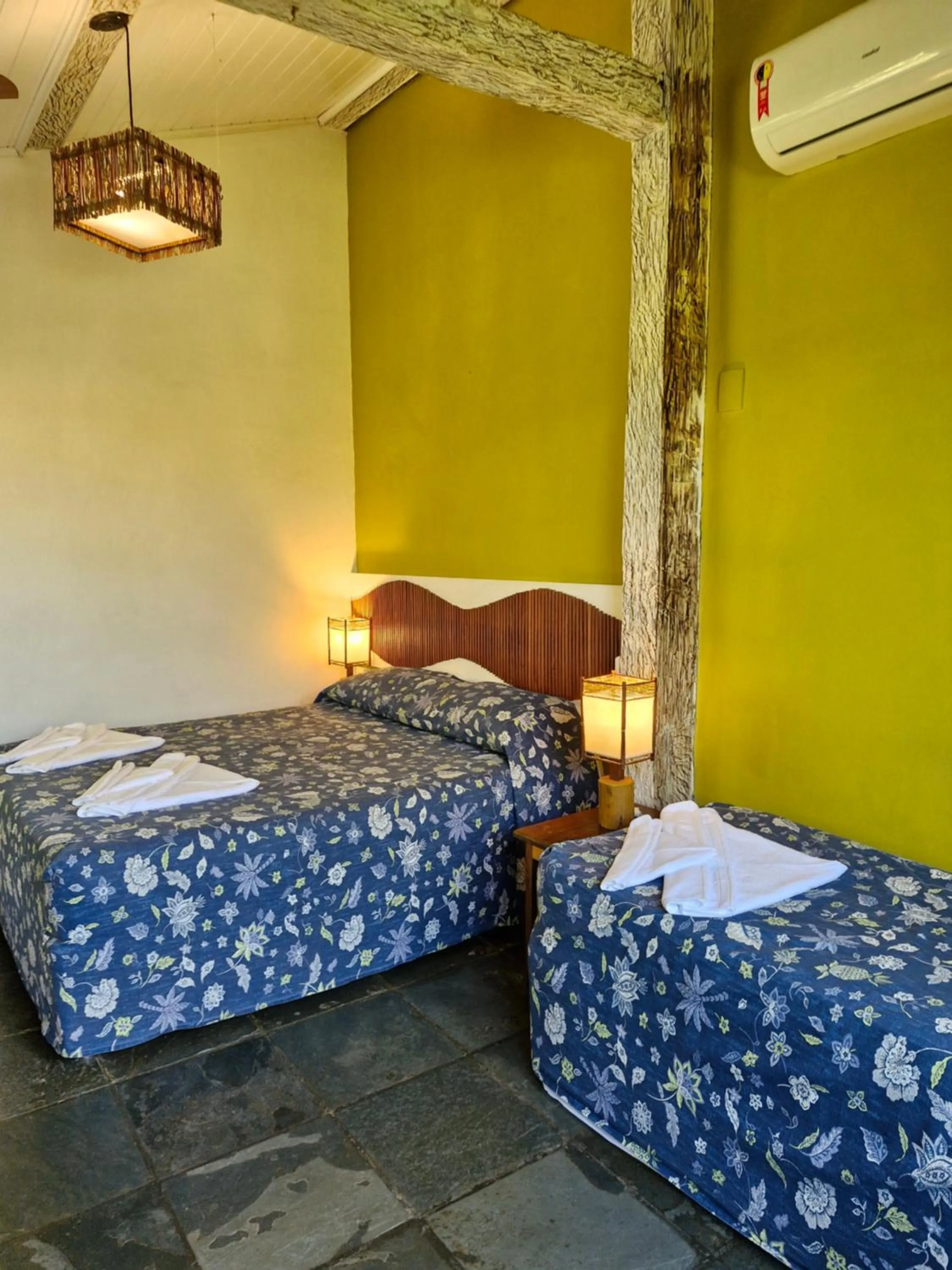 Photo of the whole room, Bed in Pousada Bucaneiros