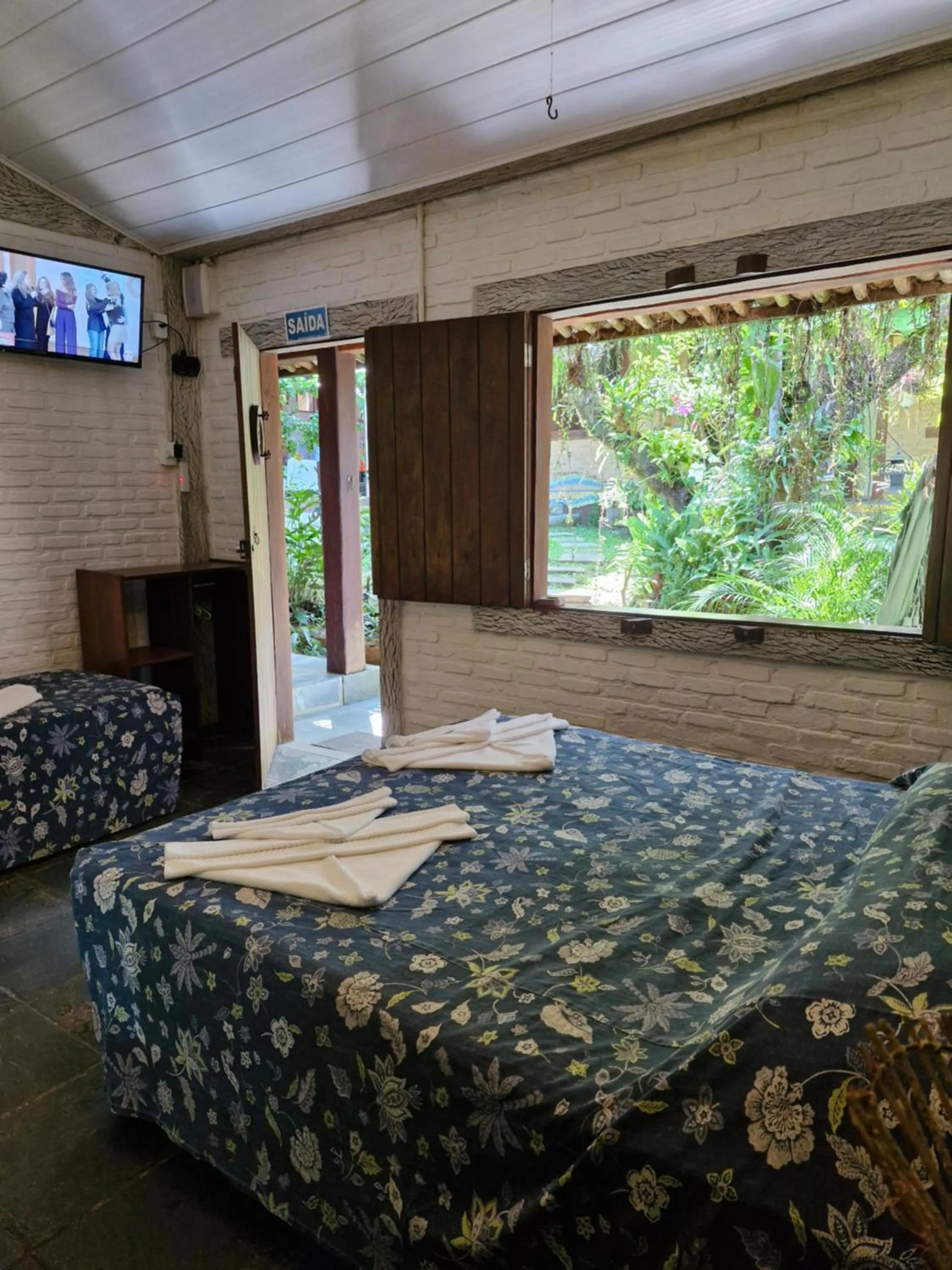 Photo of the whole room, Bed in Pousada Bucaneiros