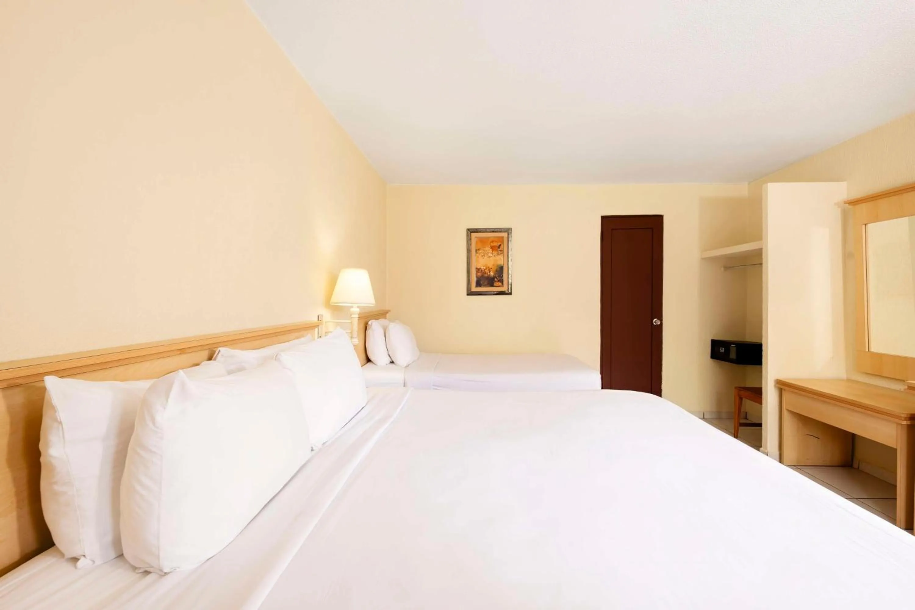 Bedroom, Bed in Best Western Jaco Beach All Inclusive Resort