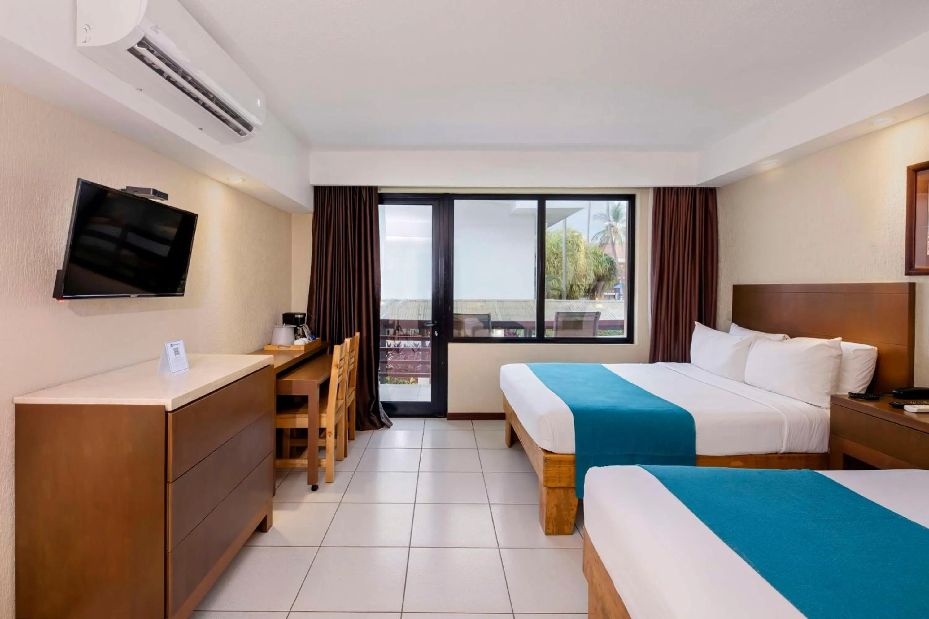 Property building, Bed in Best Western Jaco Beach All Inclusive Resort