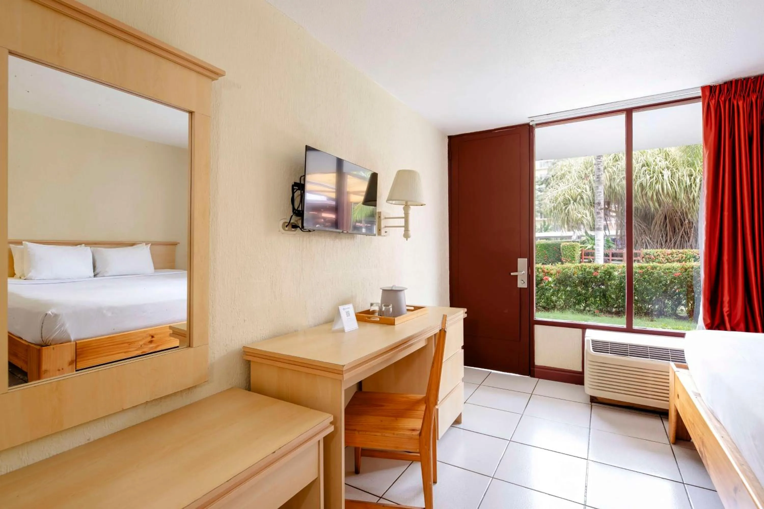 Property building, Bed in Best Western Jaco Beach All Inclusive Resort